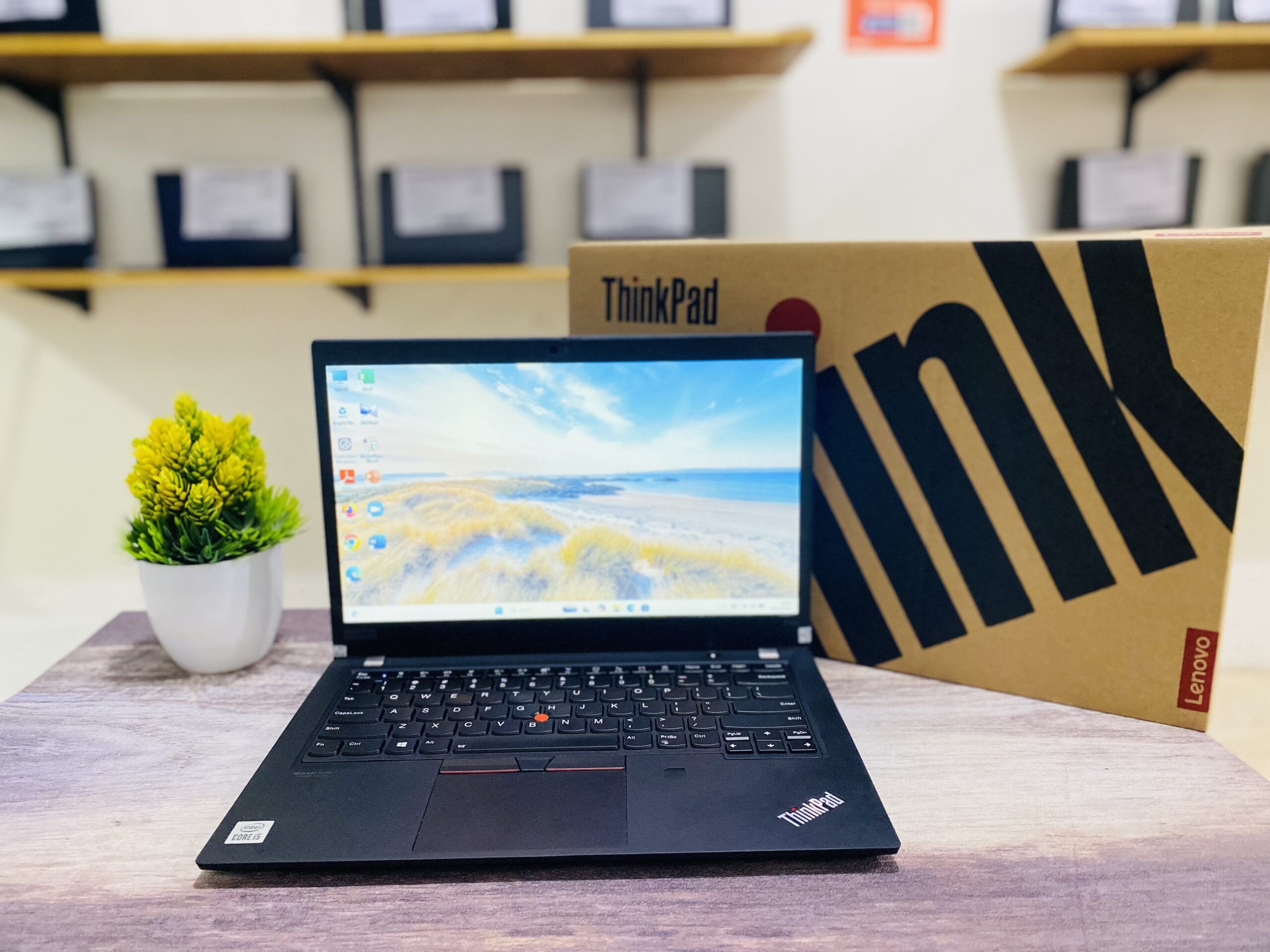 LAPTOP LENOVO THINKPAD P14S | INTEL CORE I5-10210U ( RAM 8GB / SSD 256GB NVME )