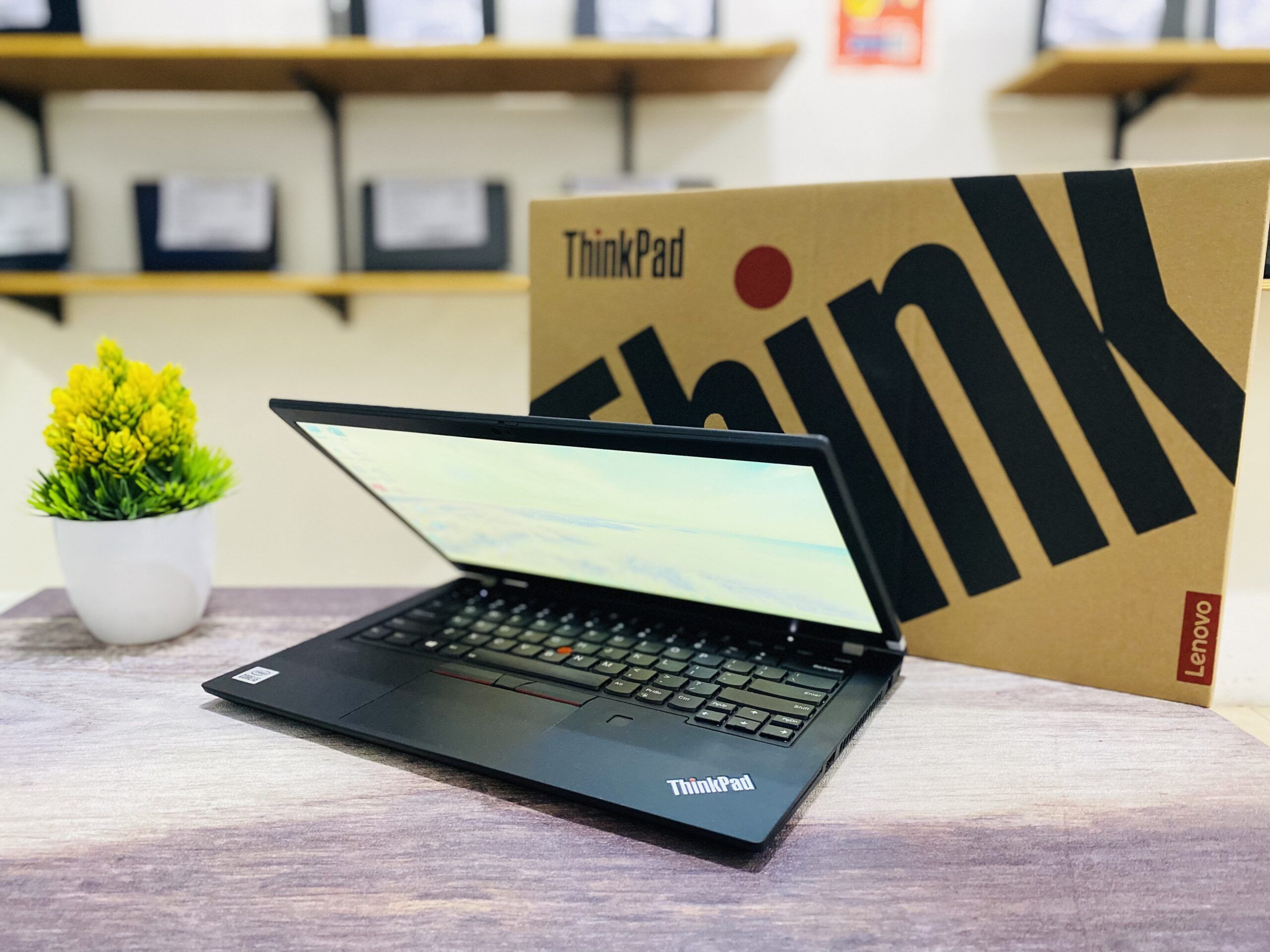 LAPTOP LENOVO THINKPAD P14S | INTEL CORE I5-10210U ( RAM 8GB / SSD 256GB NVME ) - Gambar 4