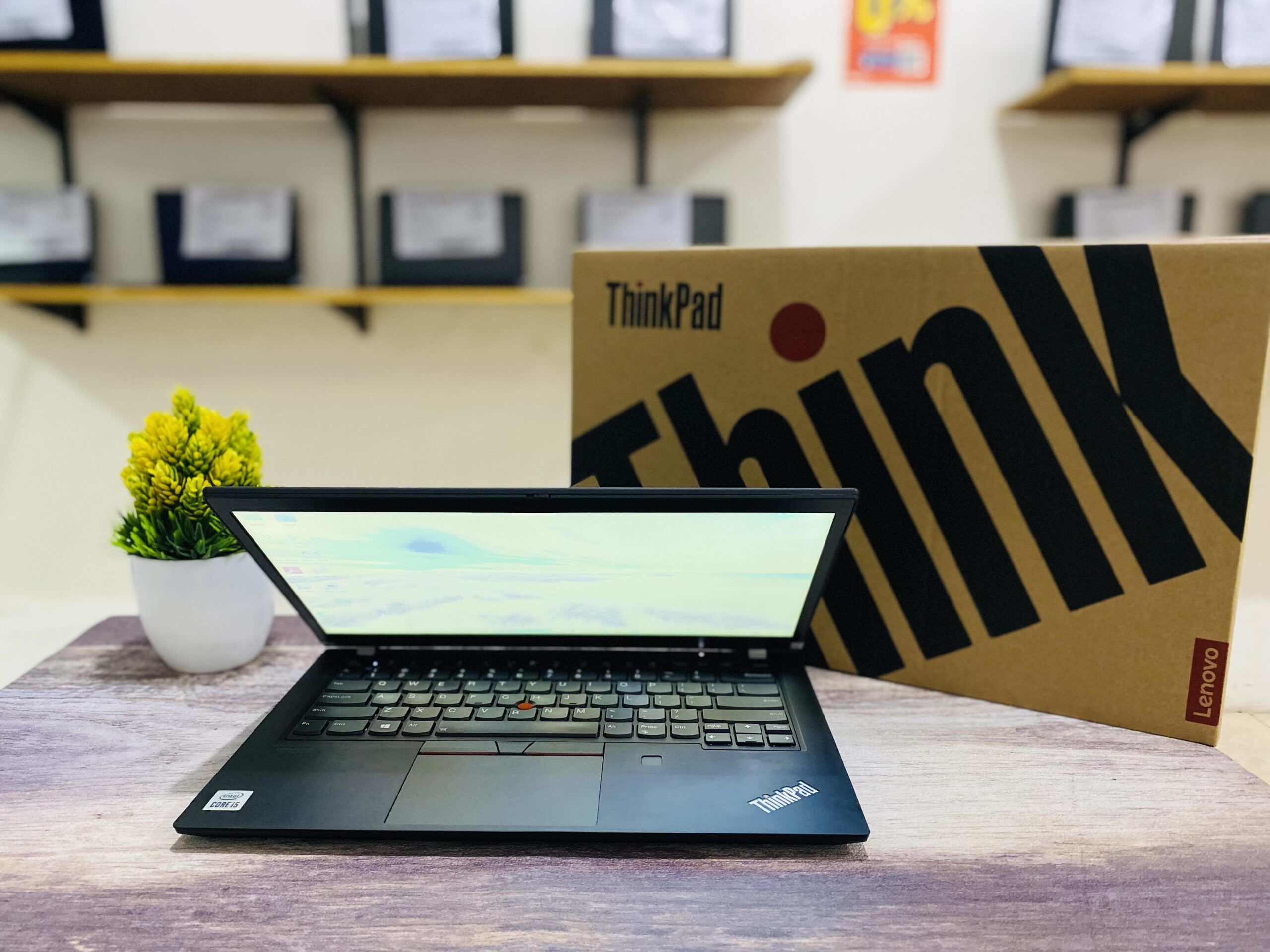 LAPTOP LENOVO THINKPAD P14S | INTEL CORE I5-10210U ( RAM 8GB / SSD 256GB NVME ) - Gambar 5