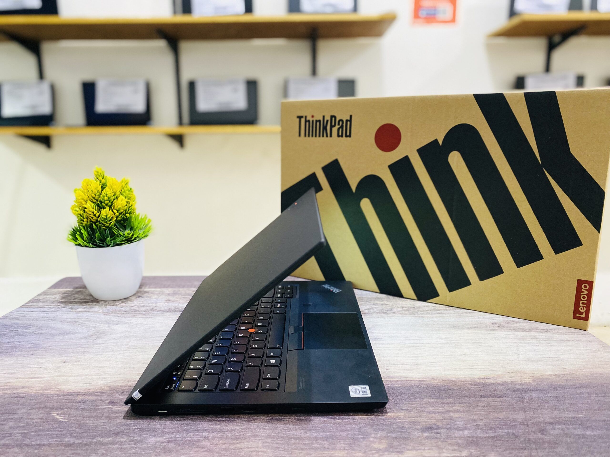 LAPTOP LENOVO THINKPAD P14S | INTEL CORE I5-10210U ( RAM 8GB / SSD 256GB NVME ) - Gambar 6