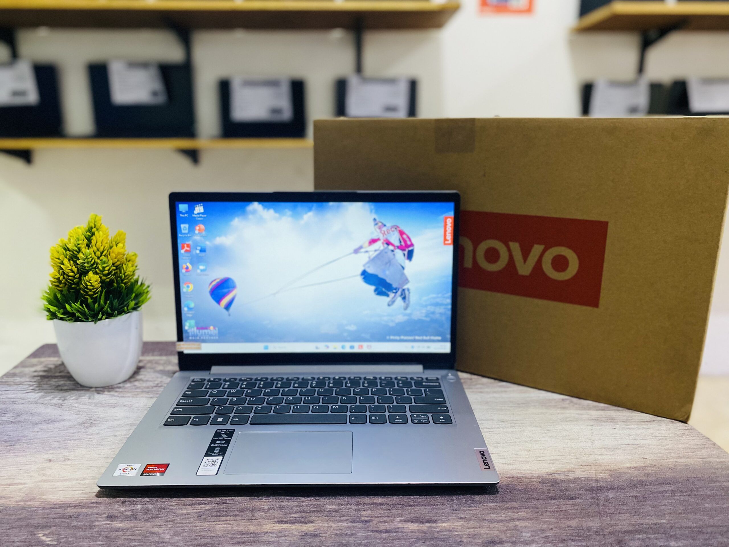 LAPTOP LENOVO IP 1-14AMN7 | AMD ATHLON SILVER 7120U ( RAM 8GB / SSD 256GB NVME ) GARANSI