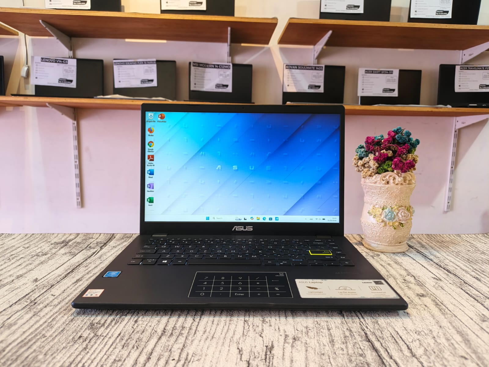 ASUS VIVOBOOK E410MA Intel Celeron N4020 (Ram 4GB / SSD 512GB NVMe) Intel UHD 600 Graphics/ KeyBacklit