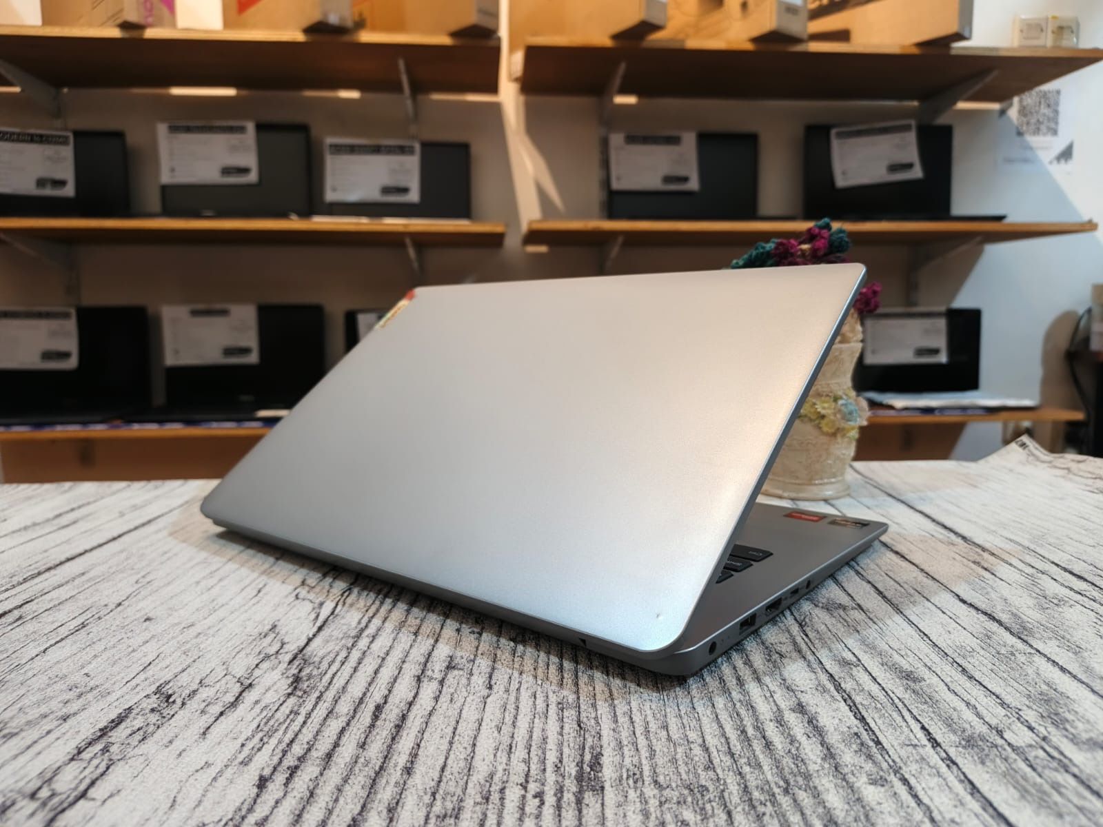 LENOVO IDEAPAD 1 - 14AMN7 AMD Ryzen 3 7320U (Ram 8GB / SSD 256GB NVMe) Radeon T610M Graphics/ Garansi - Gambar 5