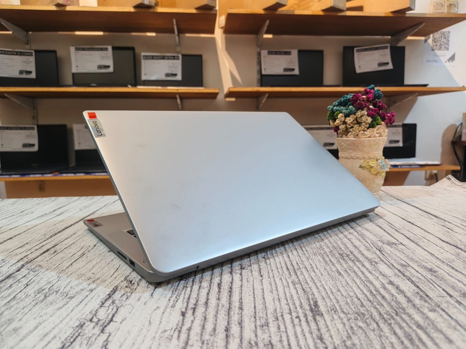 LENOVO IDEAPAD 1 - 14AMN7 AMD Ryzen 3 7320U (Ram 8GB / SSD 256GB NVMe) Radeon T610M Graphics/ Garansi - Gambar 4