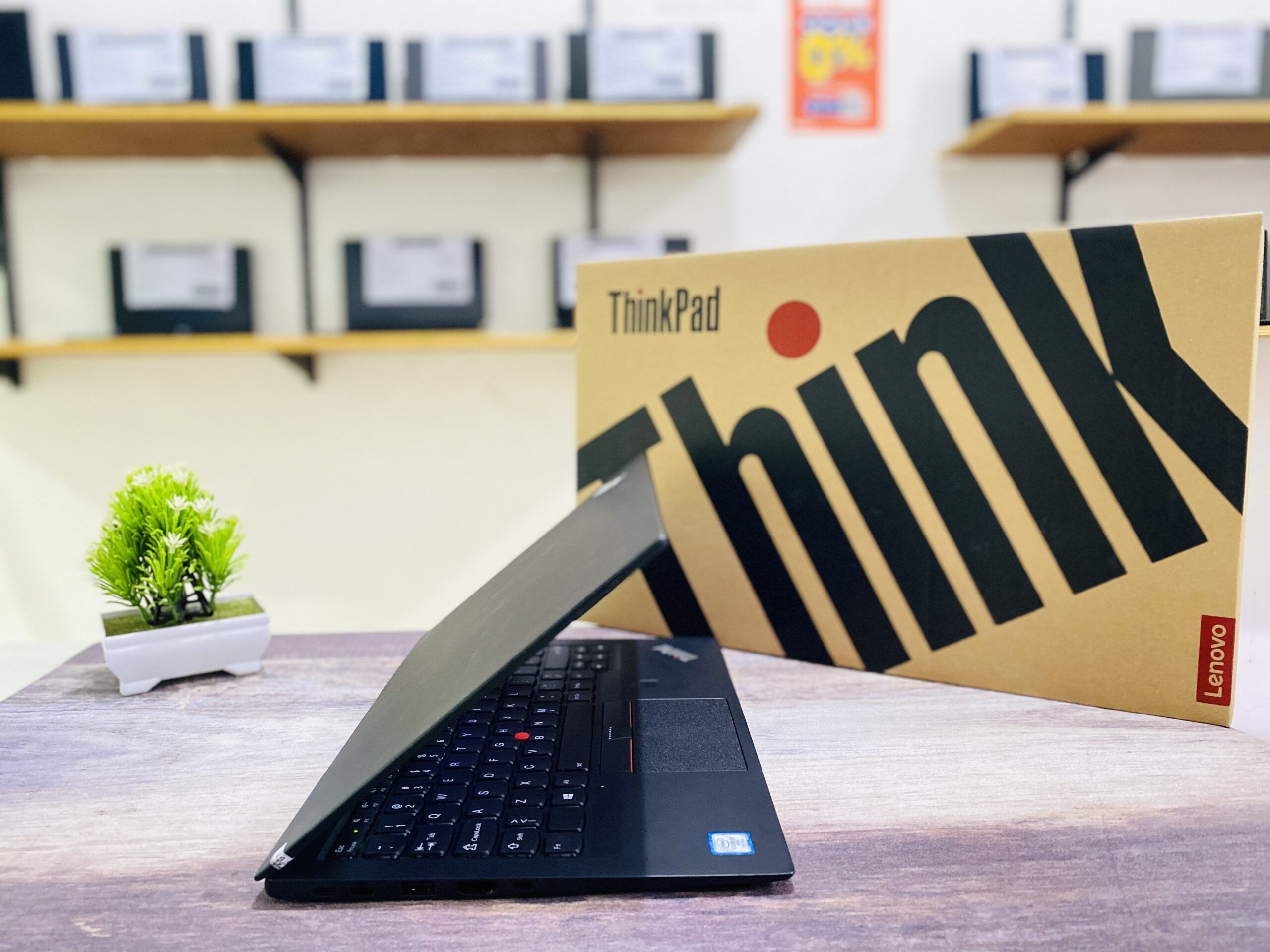 LAPTOP LENOVO THINKPAD X1 CARBON | INTEL CORE I5-7300U ( RAM 8GB / SSD 256GB ) - Gambar 6