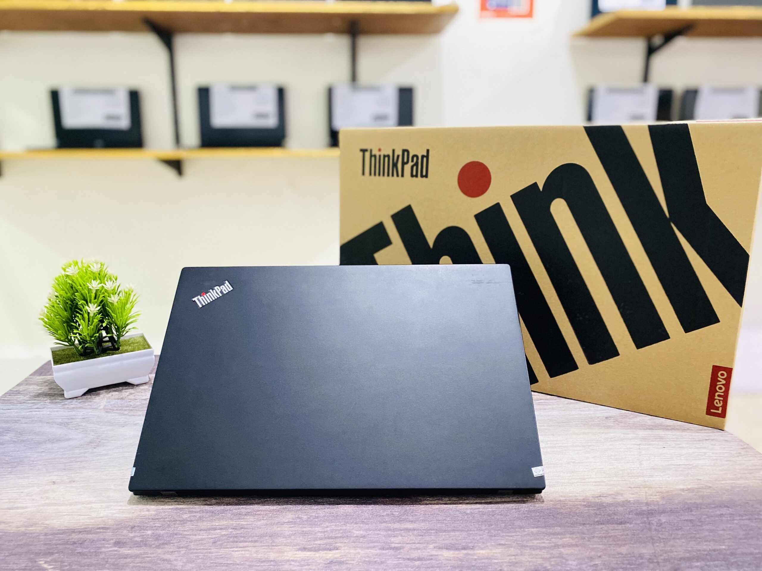 LAPTOP LENOVO THINKPAD X1 CARBON | INTEL CORE I5-7300U ( RAM 8GB / SSD 256GB ) - Gambar 8