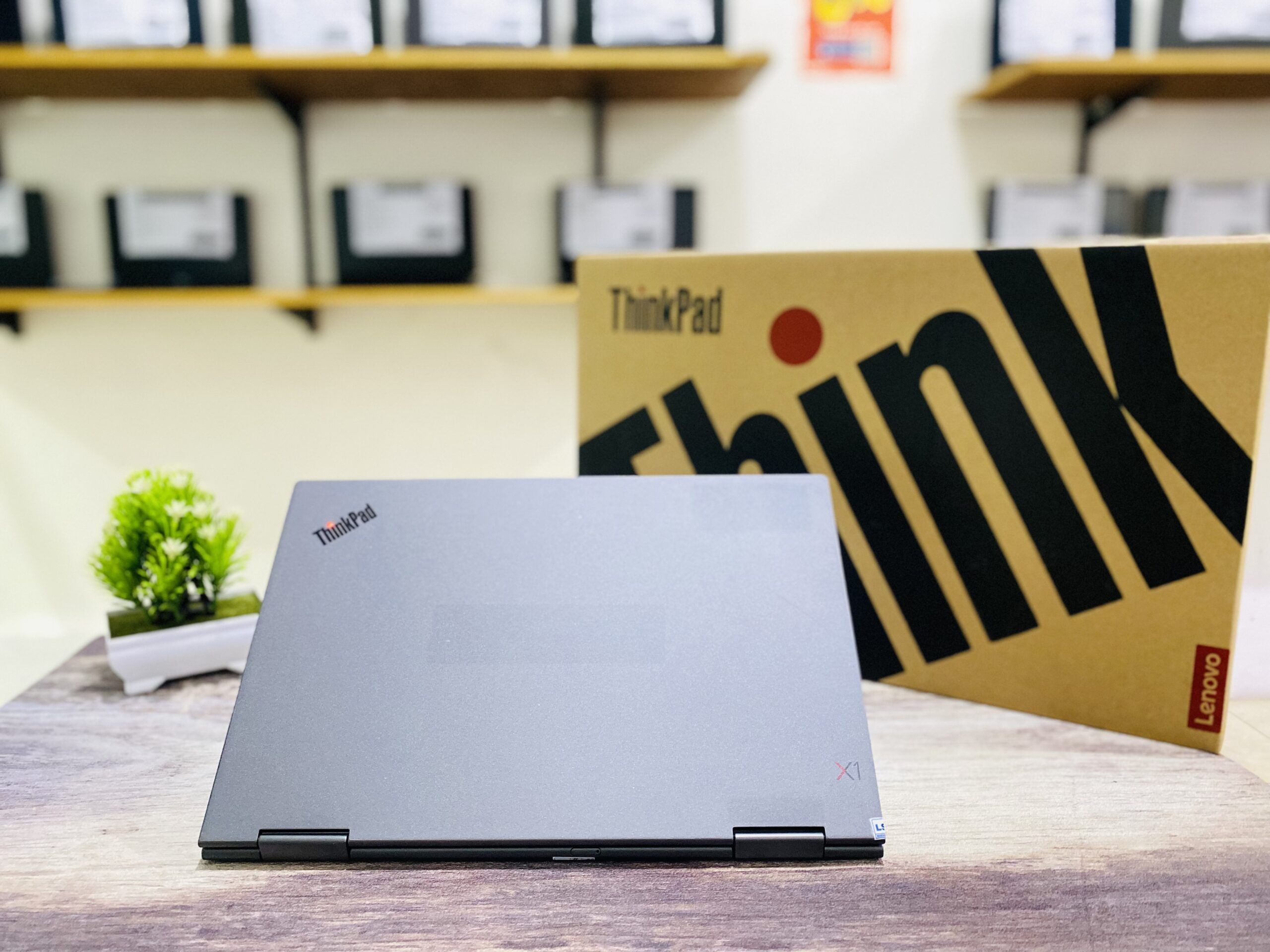 LAPTOP LENOVO THINKPAD X1 YOGA | INTEL CORE I5-8265U ( RAM 8GB / SSD 256GB NVME ) TOUCHSCREEN 360° - Gambar 8
