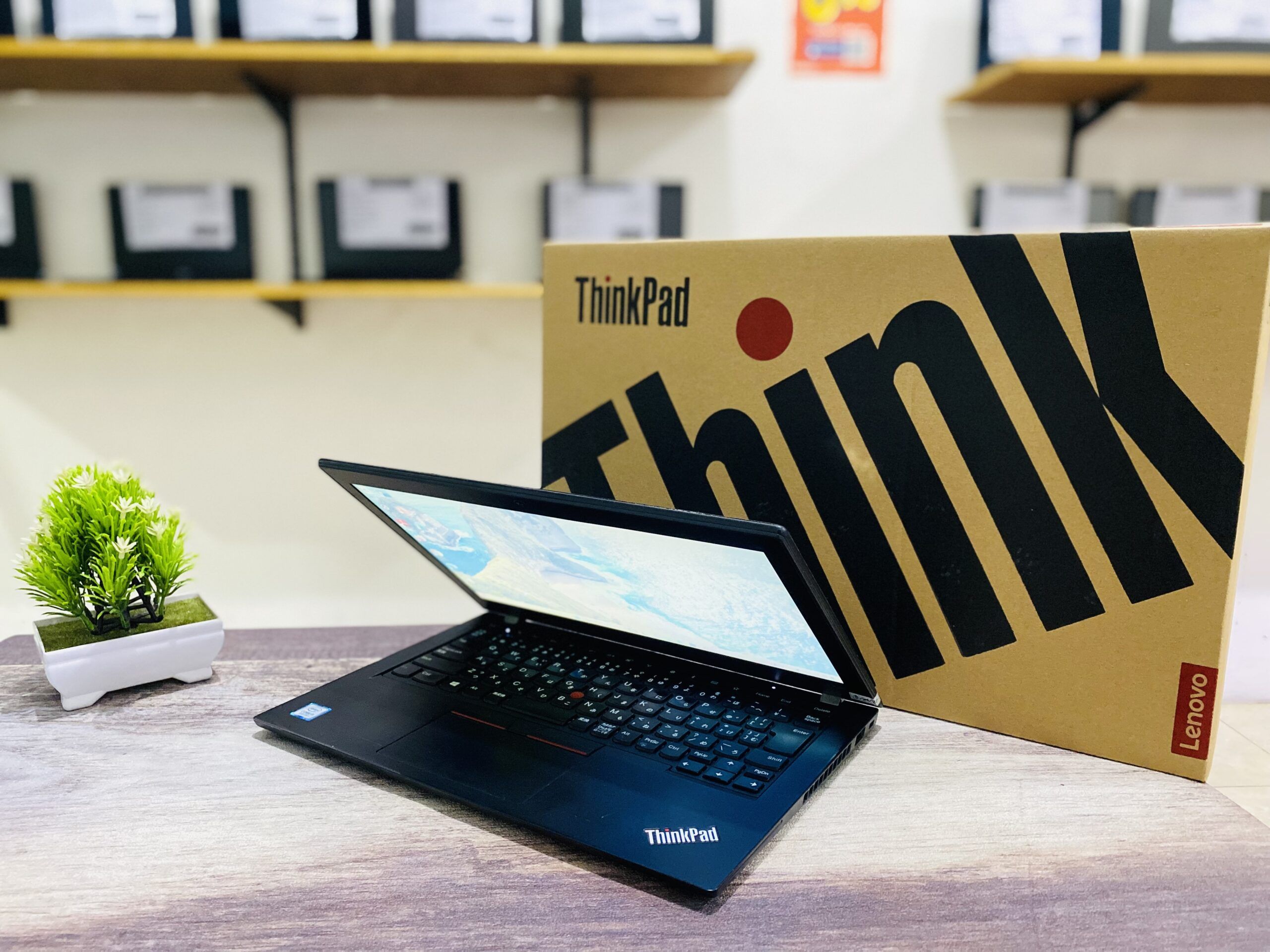 LAPTOP LENOVO THINKPAD X280 | INTEL CORE I5-8250U ( RAM 16GB / SSD 256GB ) - Gambar 4