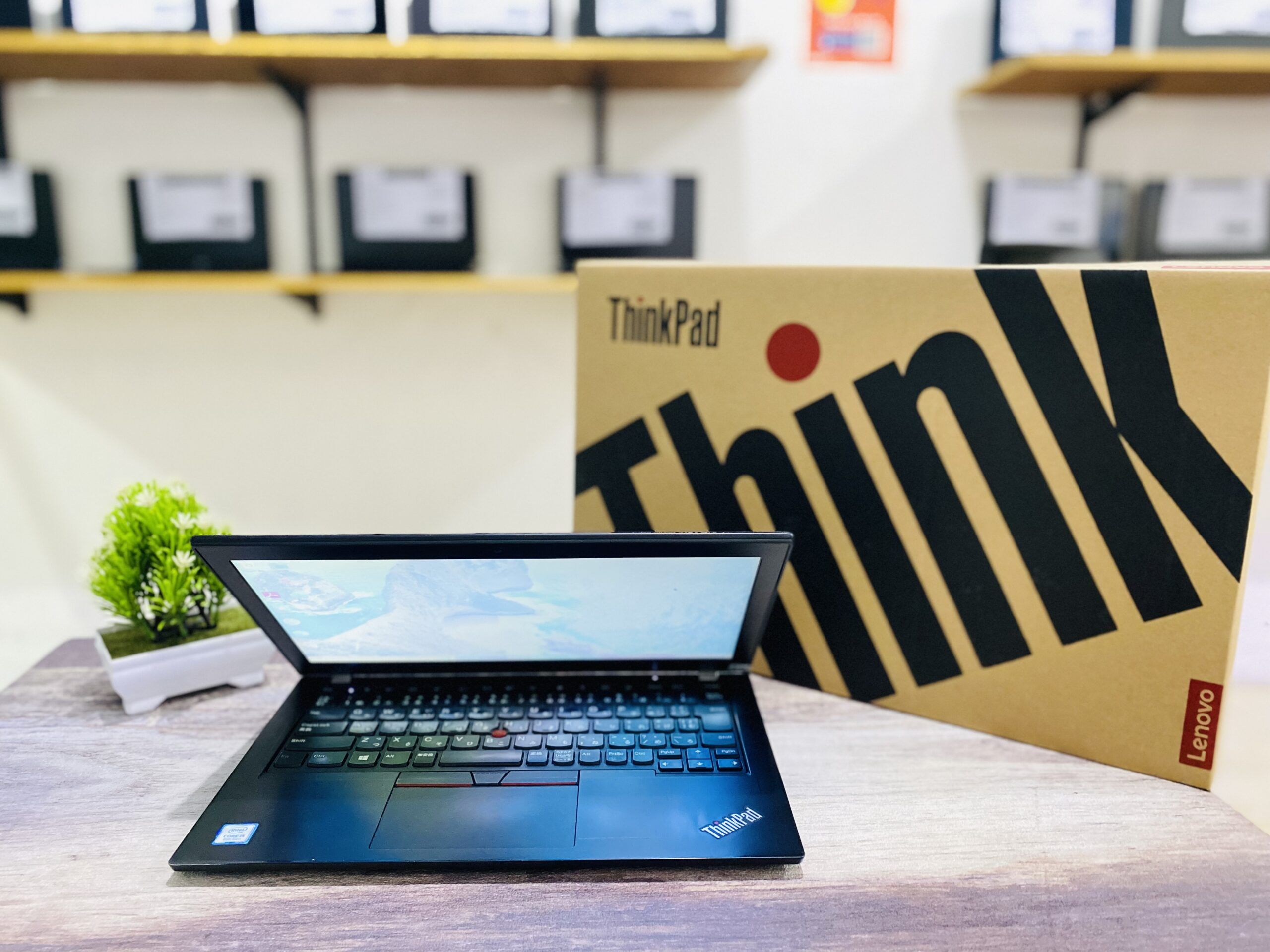 LAPTOP LENOVO THINKPAD X280 | INTEL CORE I5-8250U ( RAM 16GB / SSD 256GB ) - Gambar 5