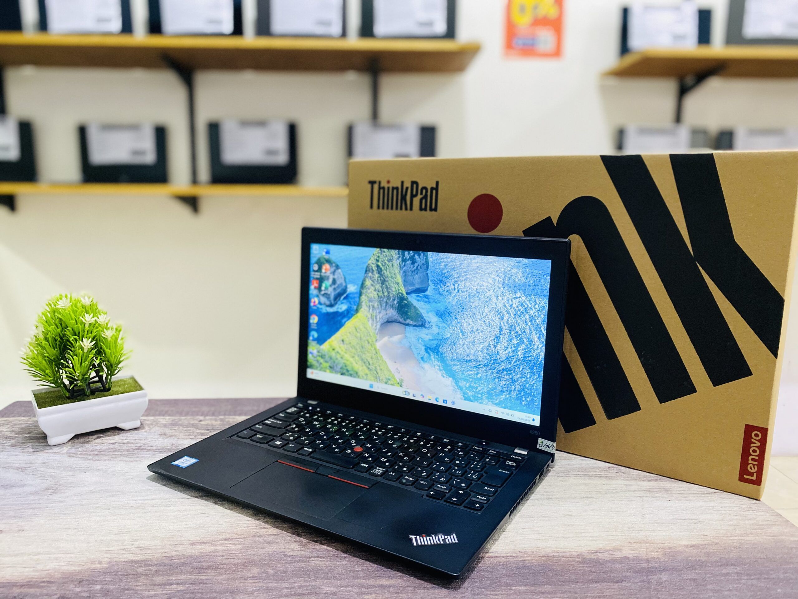 LAPTOP LENOVO THINKPAD X280 | INTEL CORE I5-8250U ( RAM 16GB / SSD 256GB ) - Gambar 7