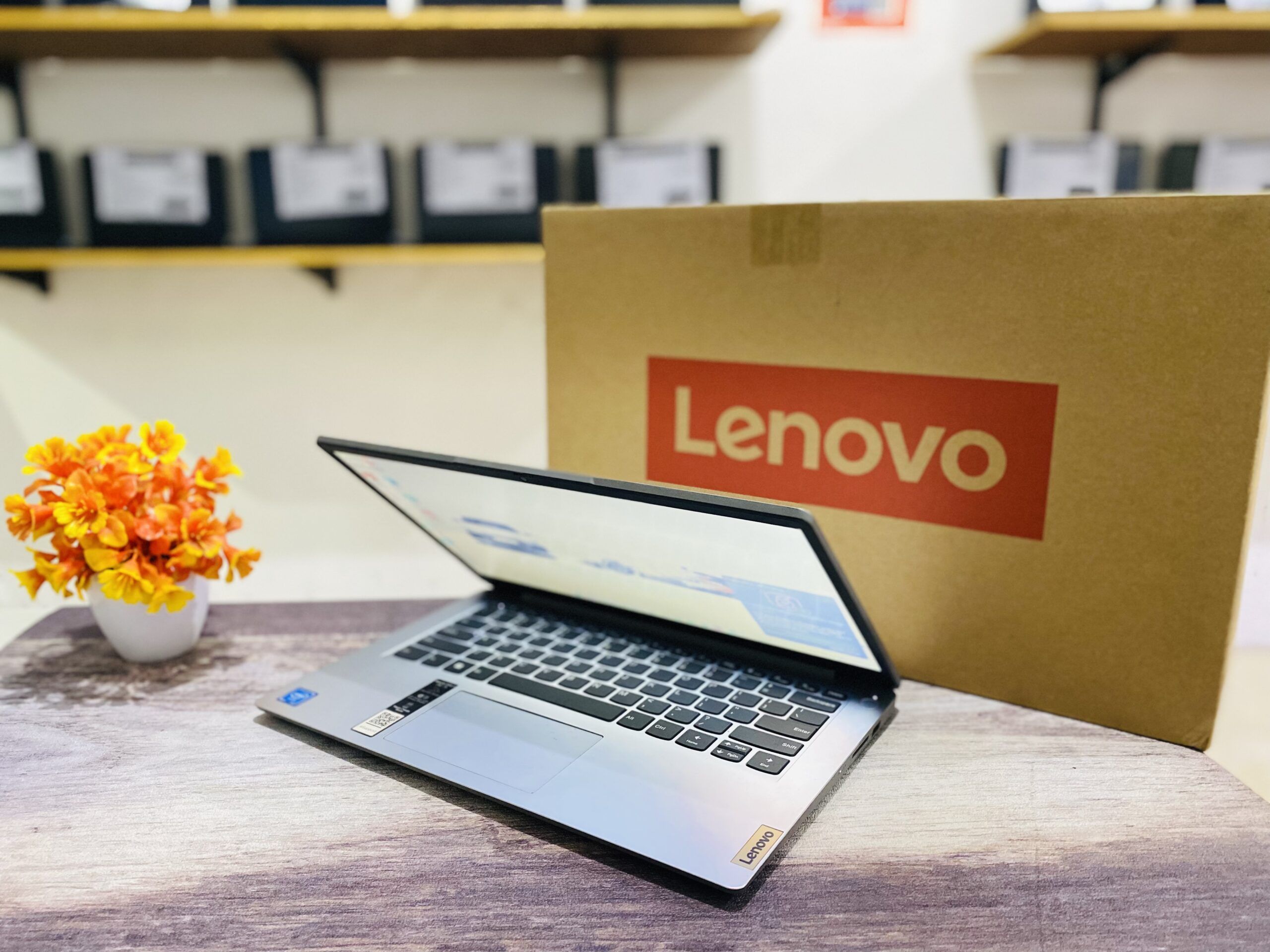 LAPTOP LENOVO SLIM 1-14IGL7 | INTEL CELERON N4020 ( RAM 8GB / SSD 256GB NVME ) - Gambar 4