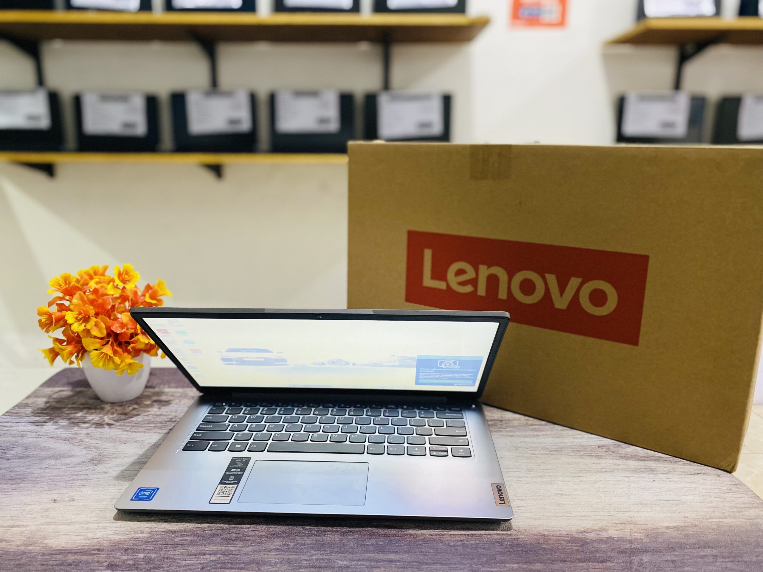 LAPTOP LENOVO SLIM 1-14IGL7 | INTEL CELERON N4020 ( RAM 8GB / SSD 256GB NVME ) - Gambar 5