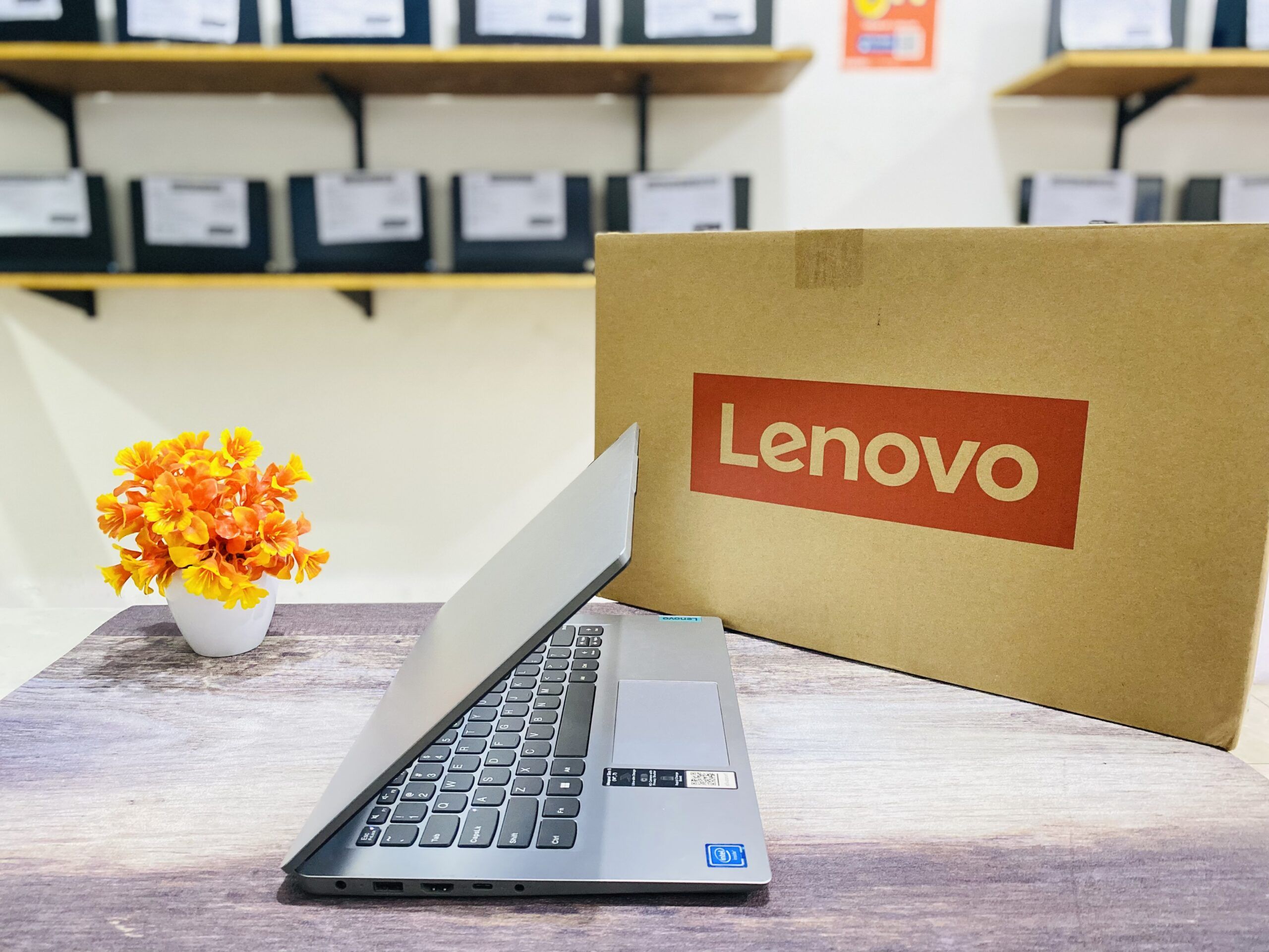 LAPTOP LENOVO SLIM 1-14IGL7 | INTEL CELERON N4020 ( RAM 8GB / SSD 256GB NVME ) - Gambar 6