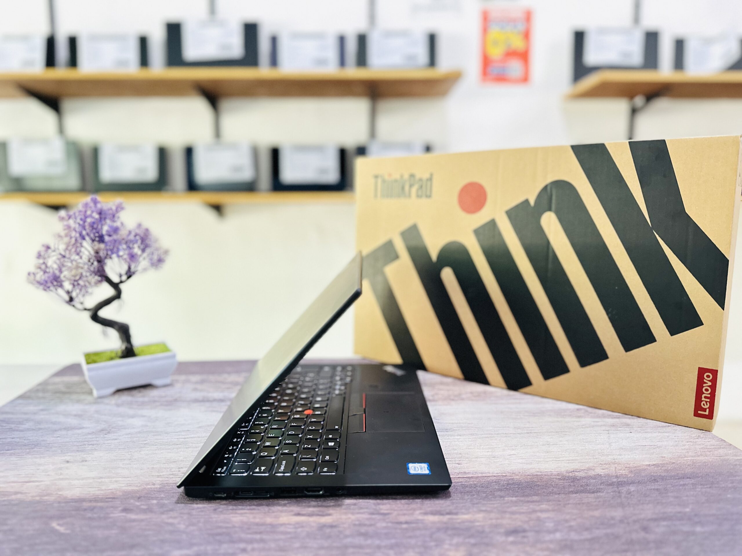 LAPTOP LENOVO THINKPAD X280 | INTEL CORE I7-8550U ( RAM 16GB / SSD 256GB NVME ) TOUCHSCREEN - Gambar 6