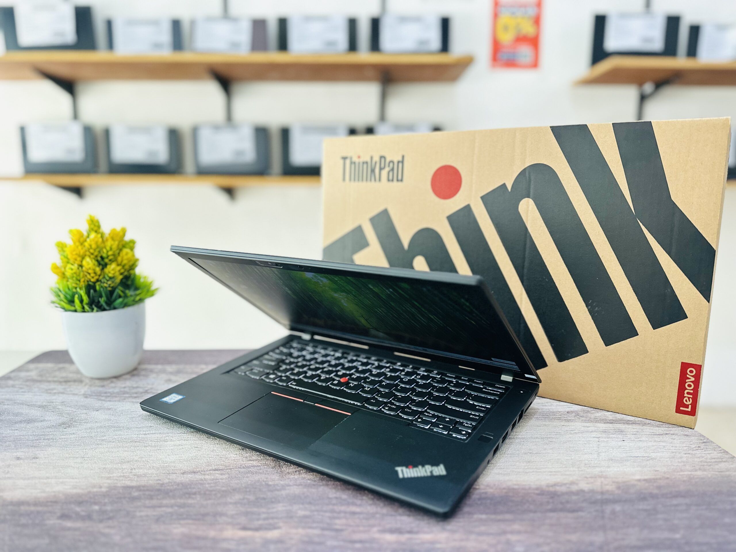 LAPTOP LENOVO THINKPAD T480 | INTEL CORE I5-7300U ( RAM 8GB / SSD 256GB NVME ) TOUCHSCREEN - Gambar 4