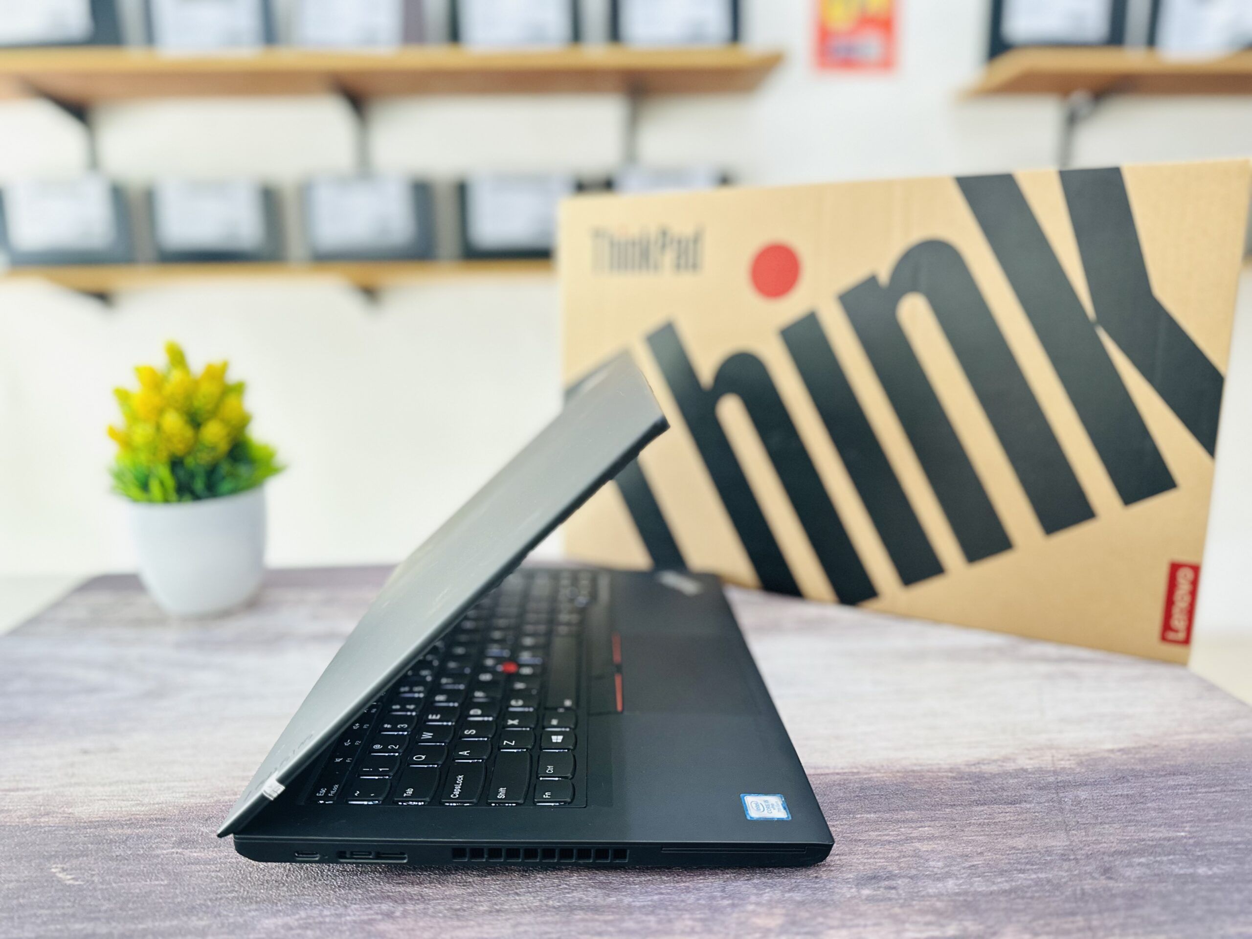 LAPTOP LENOVO THINKPAD T480 | INTEL CORE I5-7300U ( RAM 8GB / SSD 256GB NVME ) TOUCHSCREEN - Gambar 6