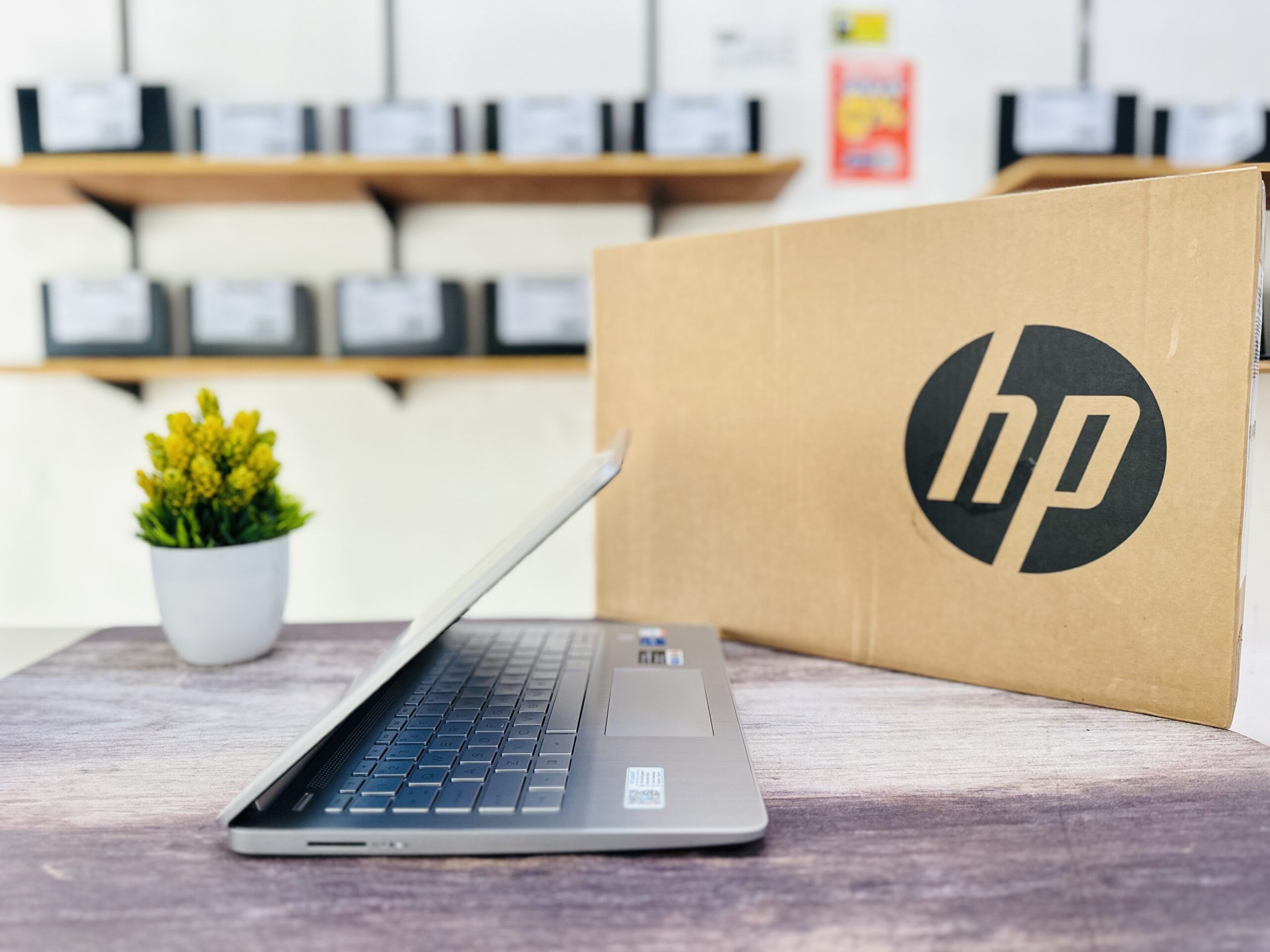 LAPTOP HP 14S-DQ5000TU | INTEL CORE I5-1240P ( RAM 8GB / SSD 512GB ) - Gambar 6