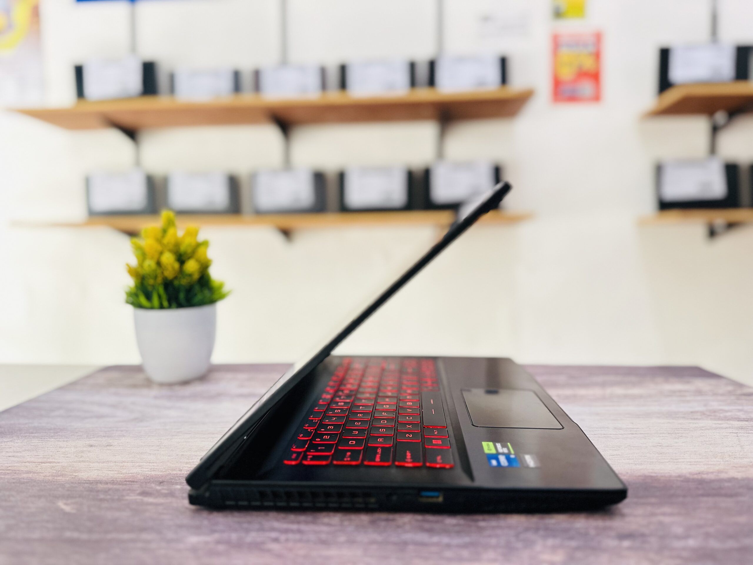 LAPTOP MSI GF63 THIN 11UC | INTEL CORE I5-11400H ( RAM 8GB / SSD 512GB NVME ) - Gambar 6