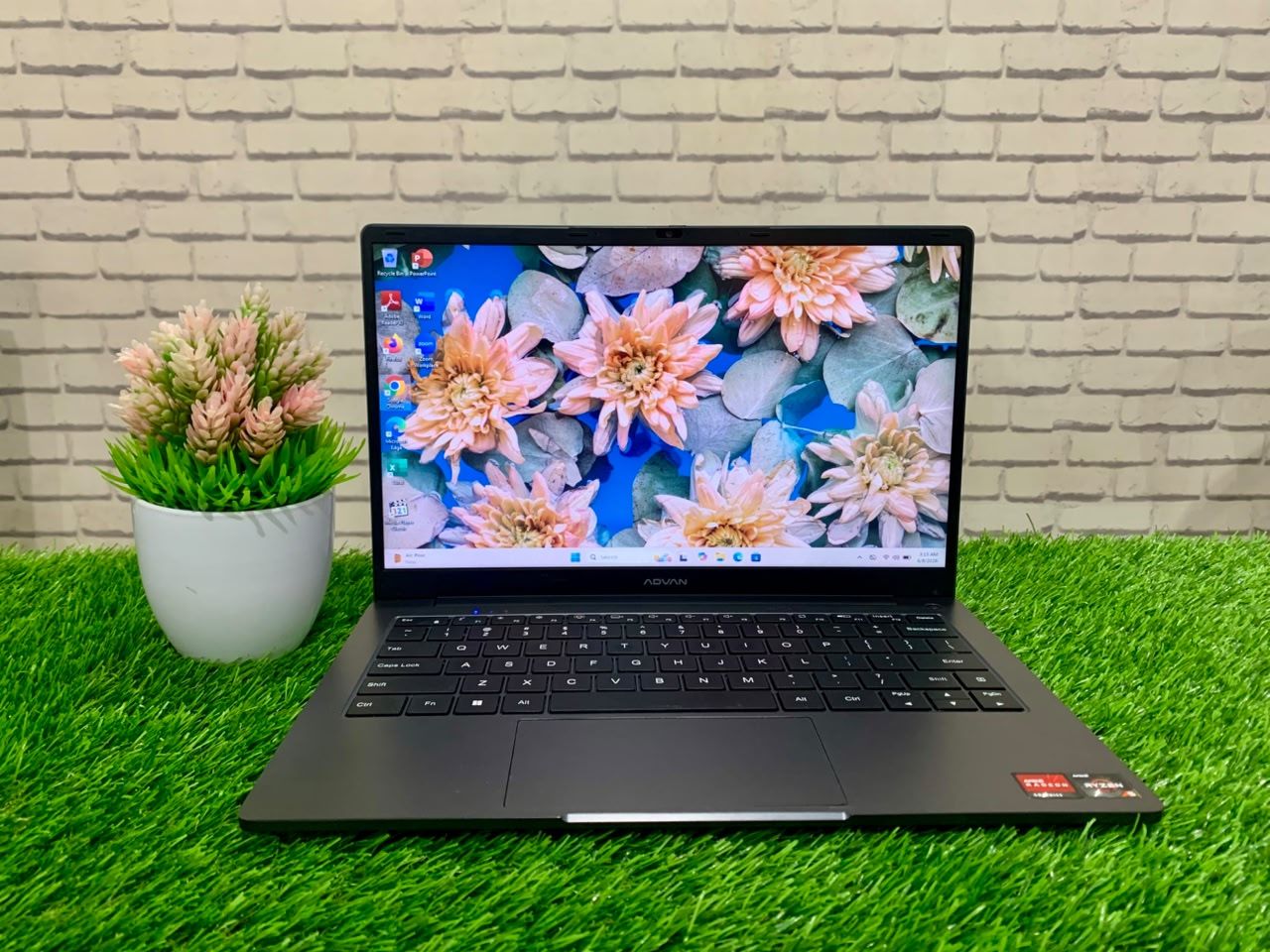 ADVAN SOULMATE 1405 AMD Ryzen 5 3500U/ RAM 8GB/ SSD 256GB/ Radeon Graphics/ 14" HD