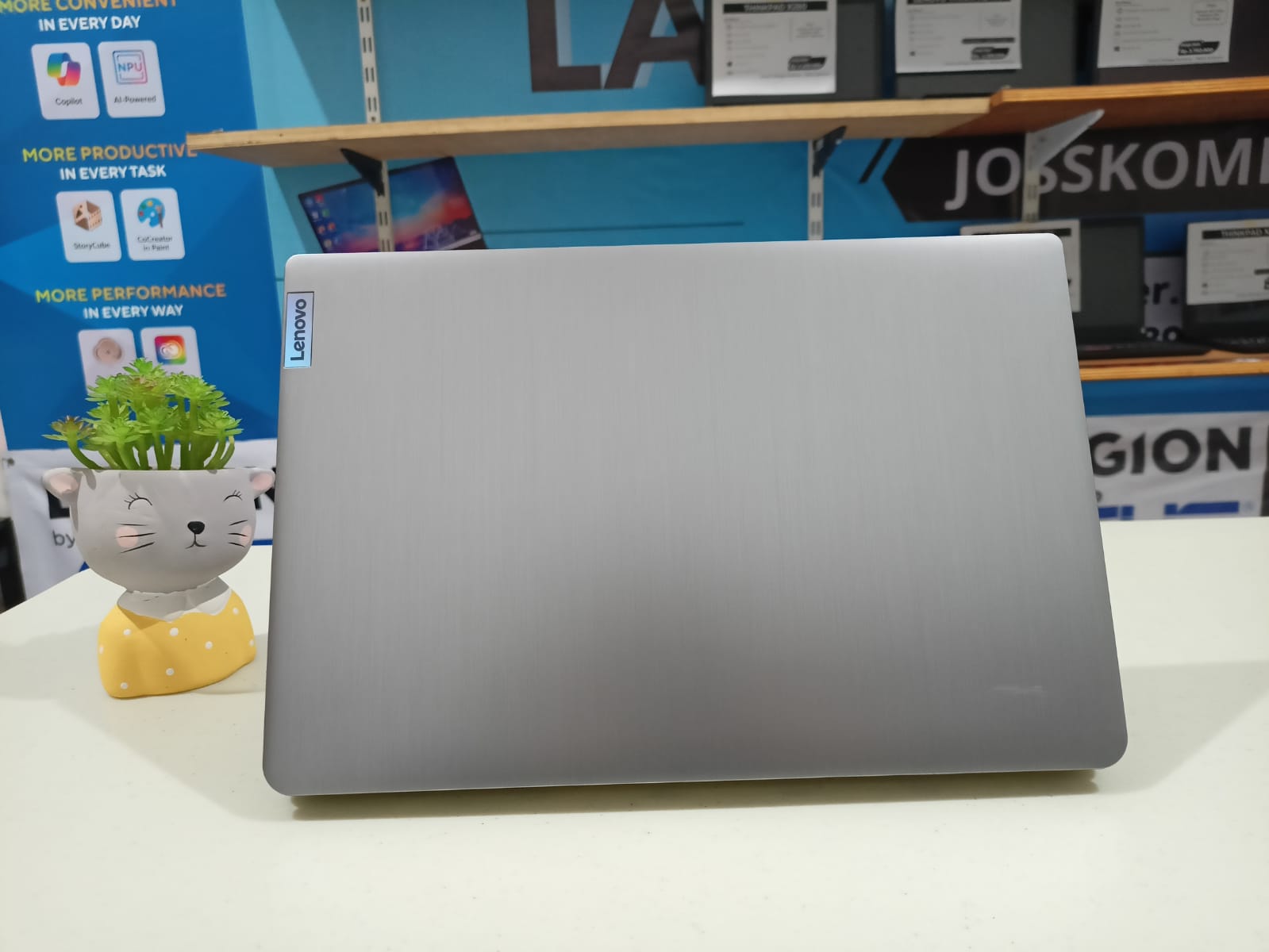 LENOVO IP SLIM3 14ABA7 Ryzen 7-5825U / 8GB / SSD 512GB / Backlit - Gambar 8