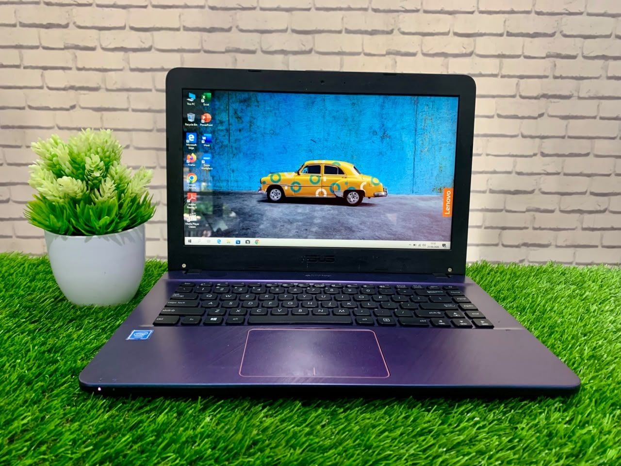 ASUS X441MA Intel Celeron N4000 / Ram 4GB / SSD 256GB / Intel UHD Graphics 600/ 14" HD/ Murah