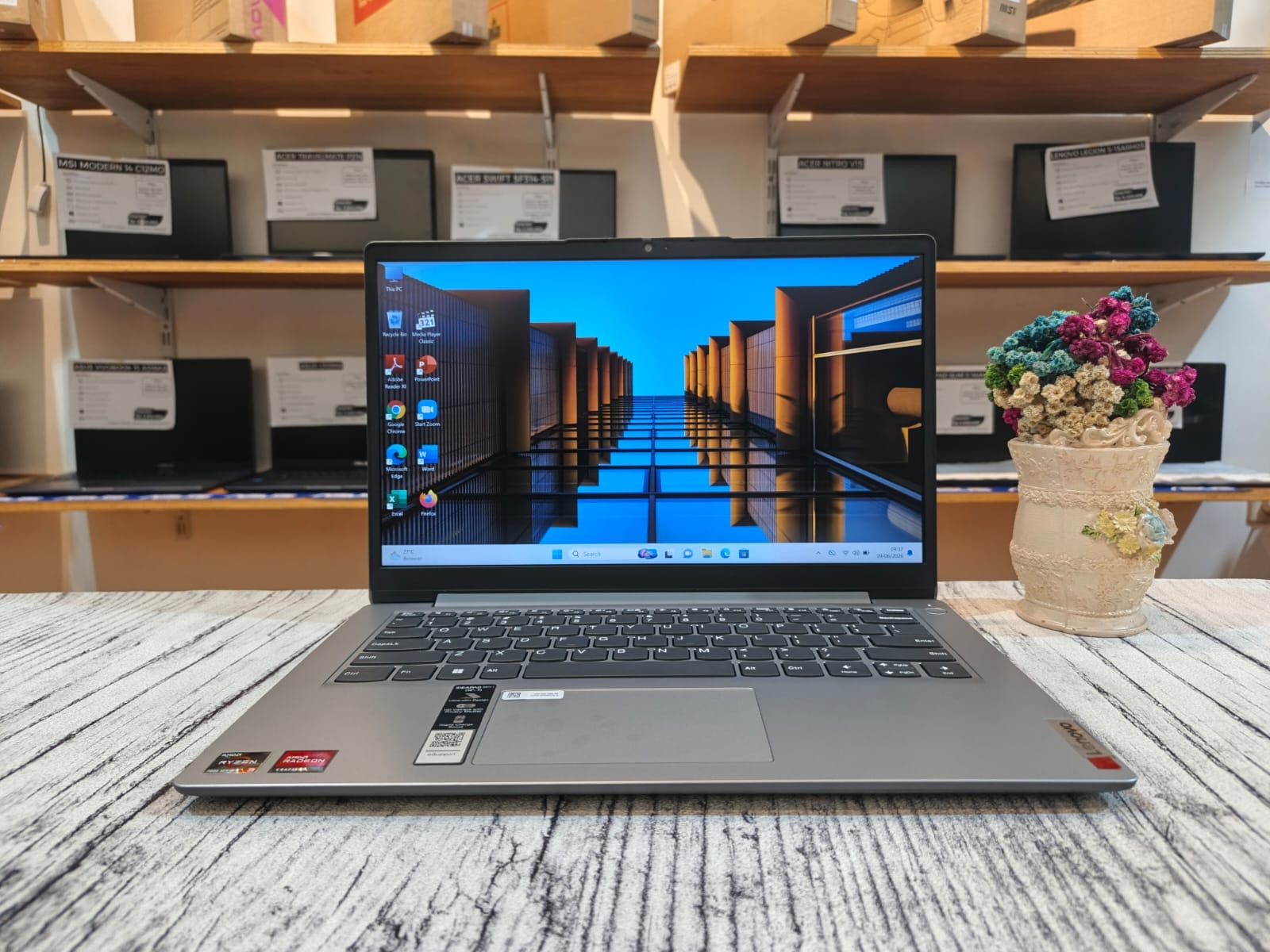 LENOVO IDEAPAD 1 - 14AMN7 AMD Ryzen 3 7320U (Ram 8GB / SSD 256GB NVMe) Radeon T610M Graphics/ Garansi