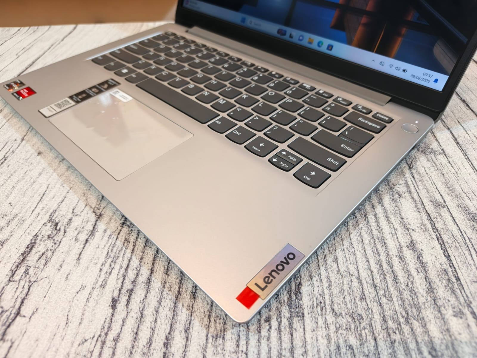 LENOVO IDEAPAD 1 - 14AMN7 AMD Ryzen 3 7320U (Ram 8GB / SSD 256GB NVMe) Radeon T610M Graphics/ Garansi - Gambar 3