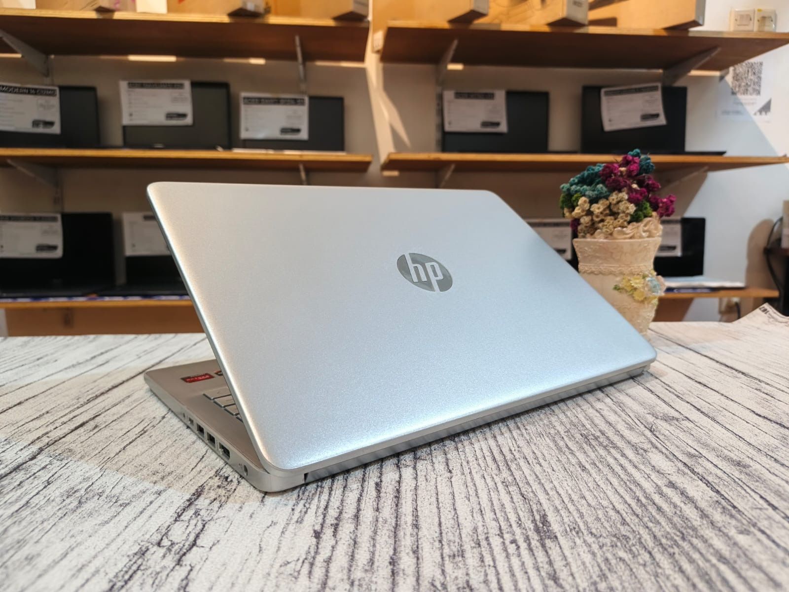 HP 14s - FQ0576AU AMD Ryzen 3 3250U (Ram 8GB / SSD 512GB NVMe) Radeon Graphics/ KeyBacklit - Gambar 4