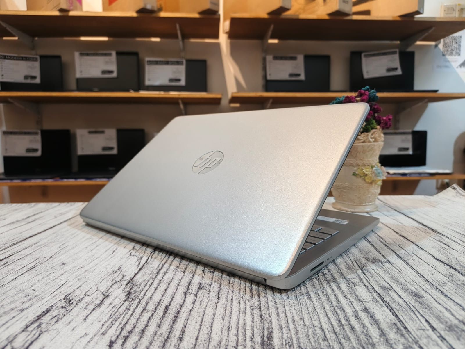 HP 14s - FQ0576AU AMD Ryzen 3 3250U (Ram 8GB / SSD 512GB NVMe) Radeon Graphics/ KeyBacklit - Gambar 5