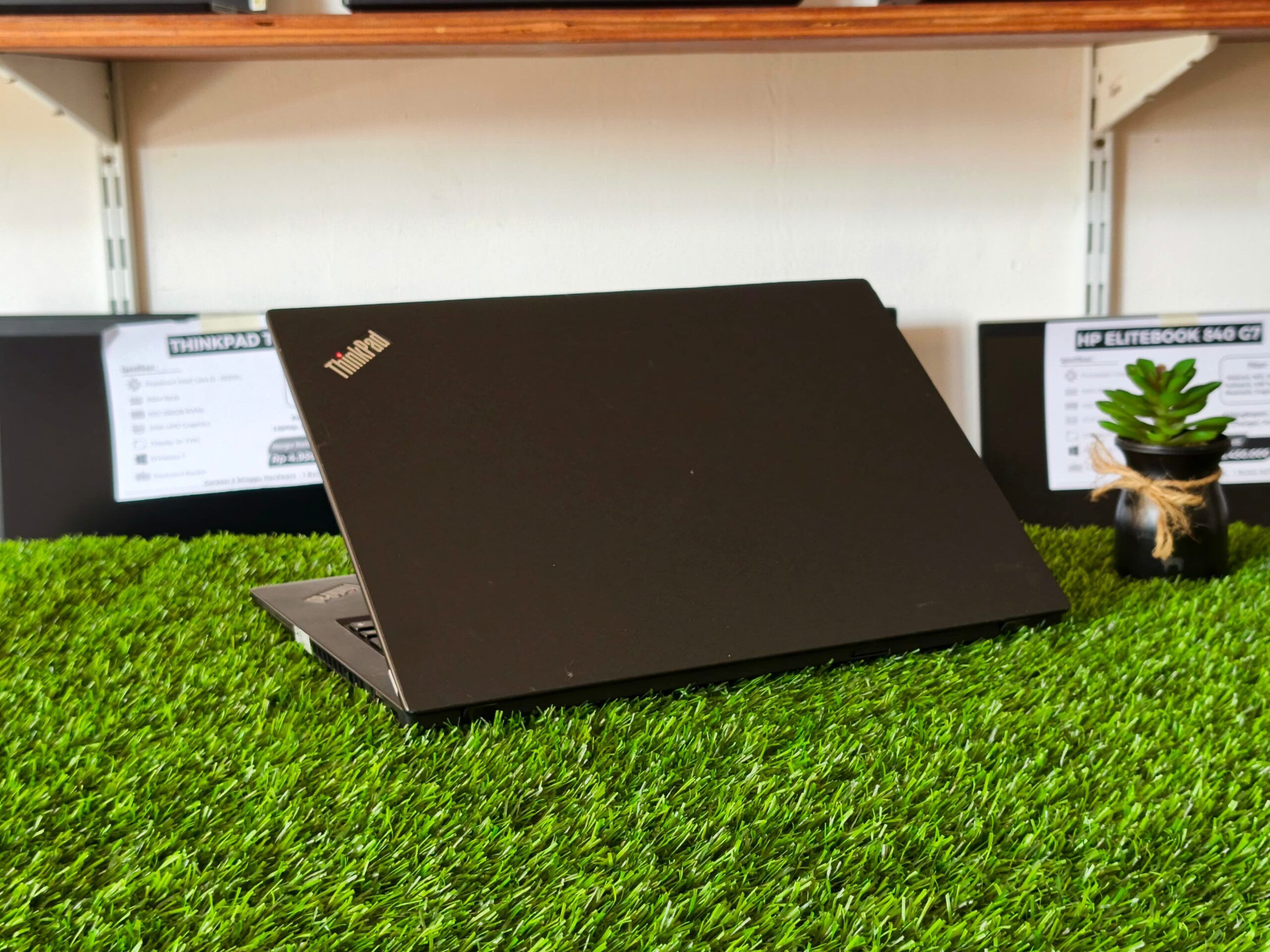 LENOVO THINKPAD X280 Intel Core i5-8250U (RAM 16GB/SSD 256GB NVMe) 12,5" HD - Gambar 6