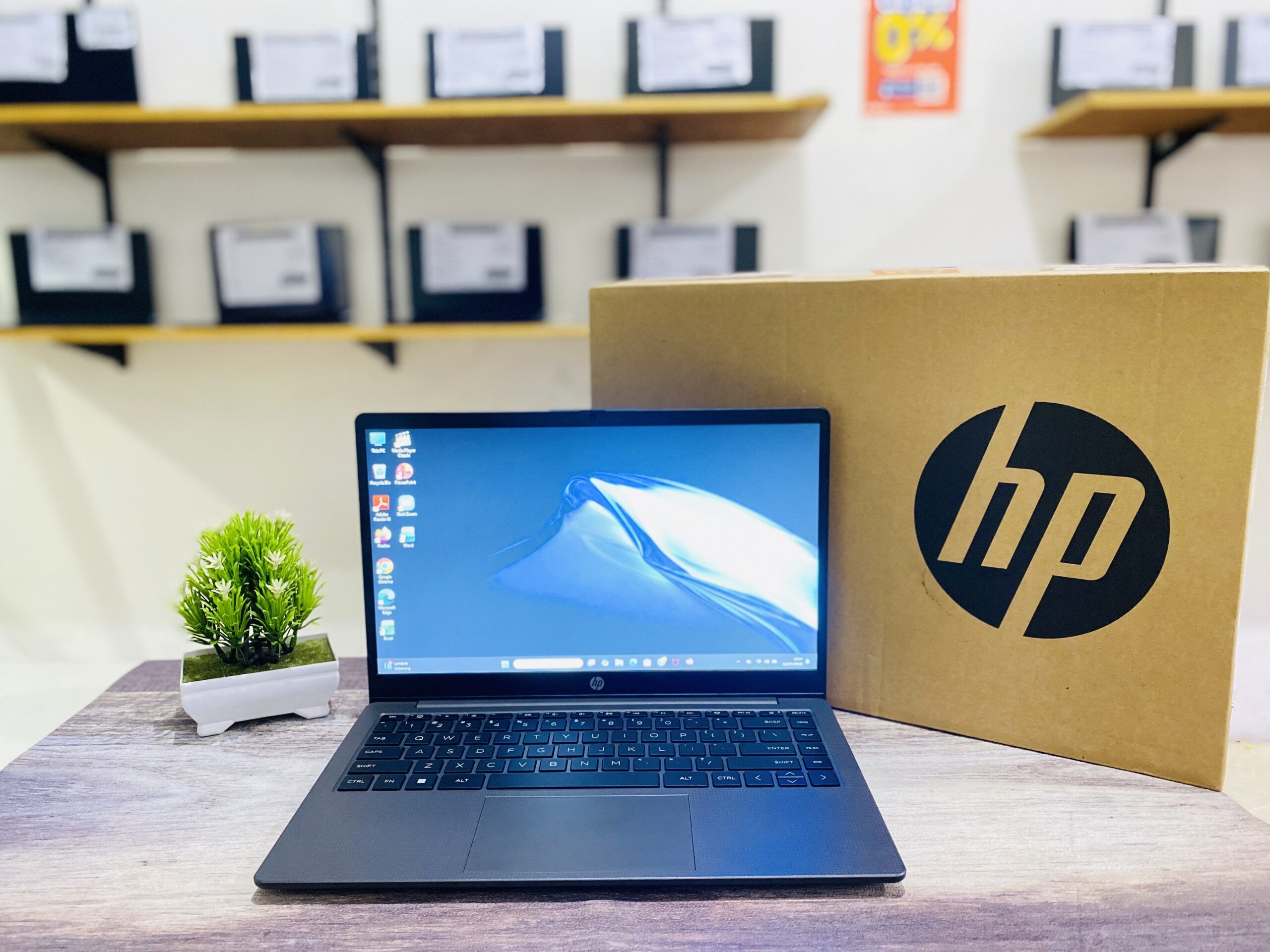 LAPTOP HP 245 G10 | AMD RYZEN 3 7320U ( RAM 8GB / SSD 256GB NVME )