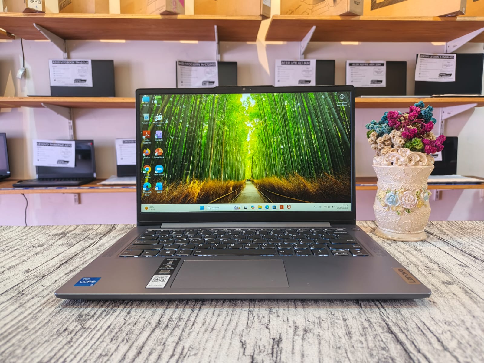LENOVO IP SLIM 3-14IAH8 Intel Core i5-12450H (Ram 16GB / SSD 512GB NVMe) Intel UHD Graphic