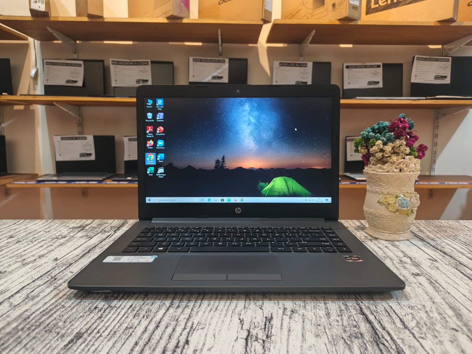 HP 245 G7 AMD Ryzen 3 - 3300U (Ram 8GB / SSD 512GB SATA) Radeon VEGA 6 Graphics