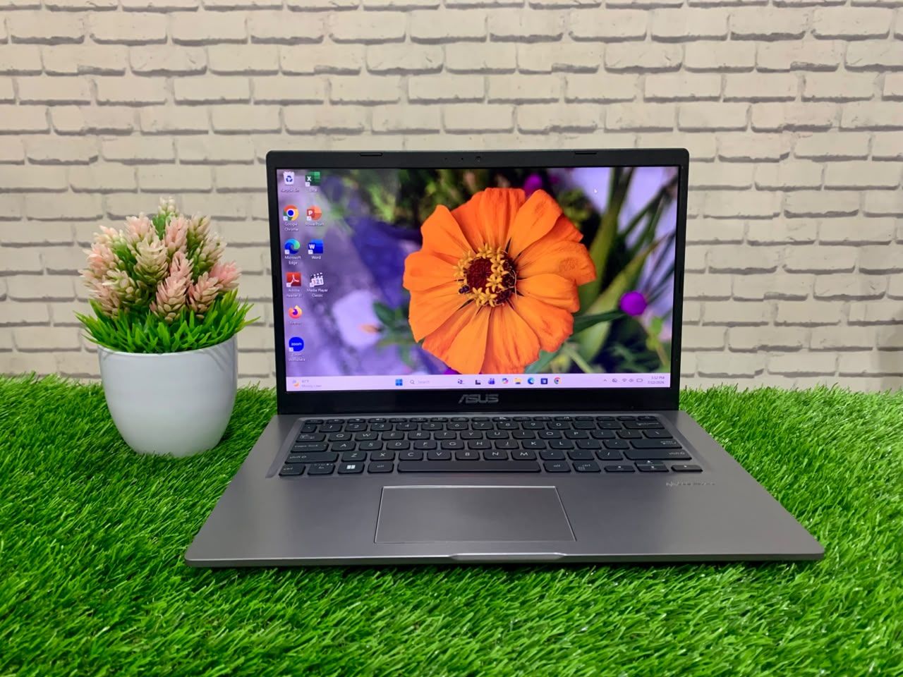 ASUS EXPERTBOOK P1411CJP Intel Core i3-1005G1 / Ram 8GB / SSD 256GB / Intel UHD Graphics + NVIDIA MX330/ 14" FHD/ Murah