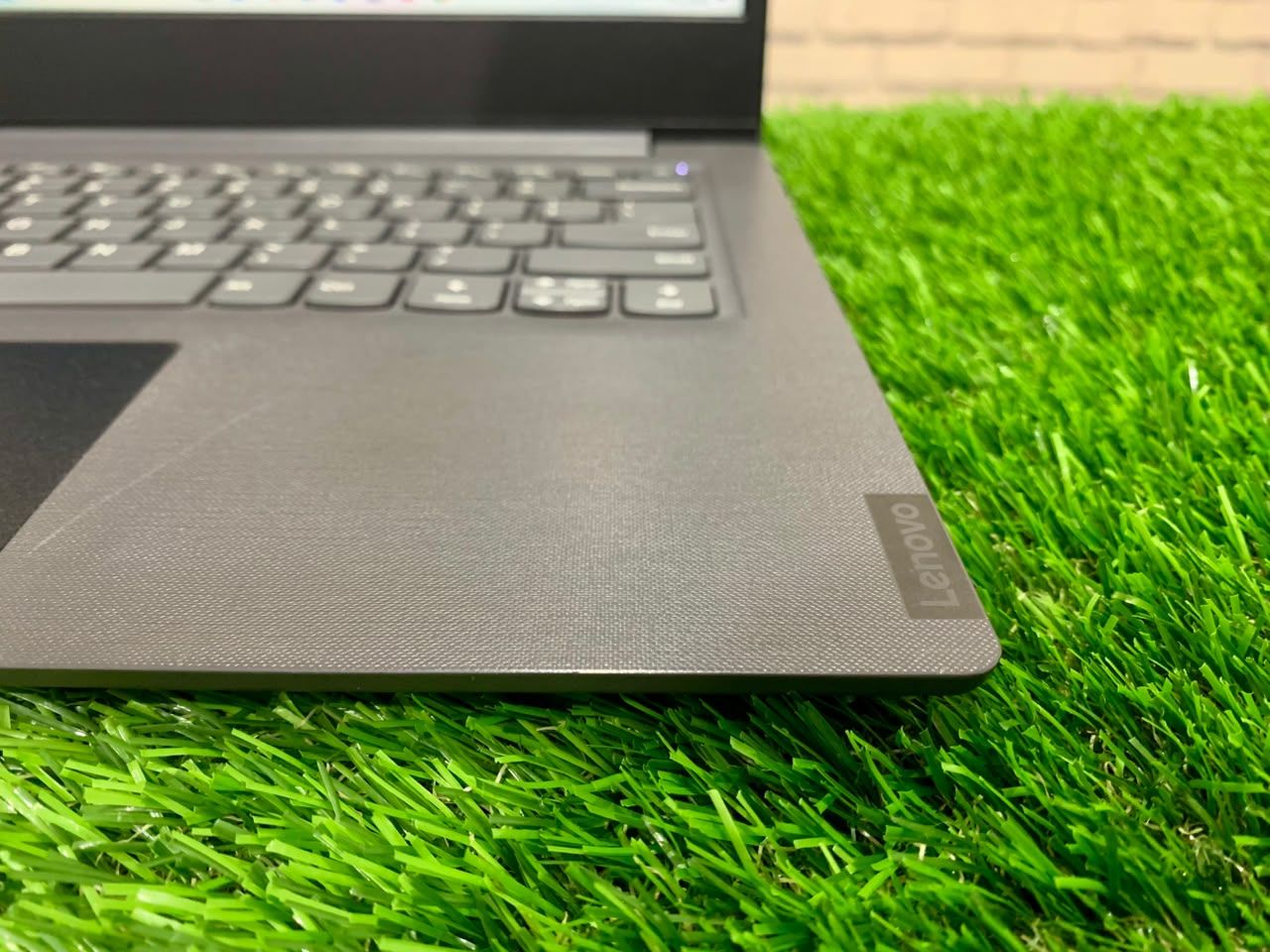 LENOVO V14-ADA AMD Athlon Gold 3150U/ RAM 8GB/ SSD 256GB/ Radeon Graphics/ 14" HD/ Murah - Gambar 3