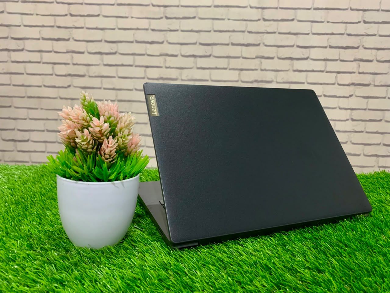 LENOVO V14-ADA AMD Athlon Gold 3150U/ RAM 8GB/ SSD 256GB/ Radeon Graphics/ 14" HD/ Murah - Gambar 6