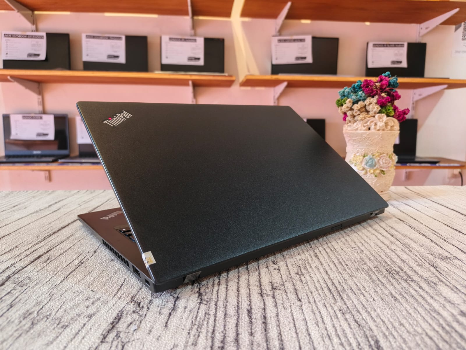 LENOVO THINKPAD X280 Intel Core i7-8550U (Ram 16GB / SSD 256GB NVMe) Intel UHD 620 Graphics/ KeyBacklit - Gambar 3