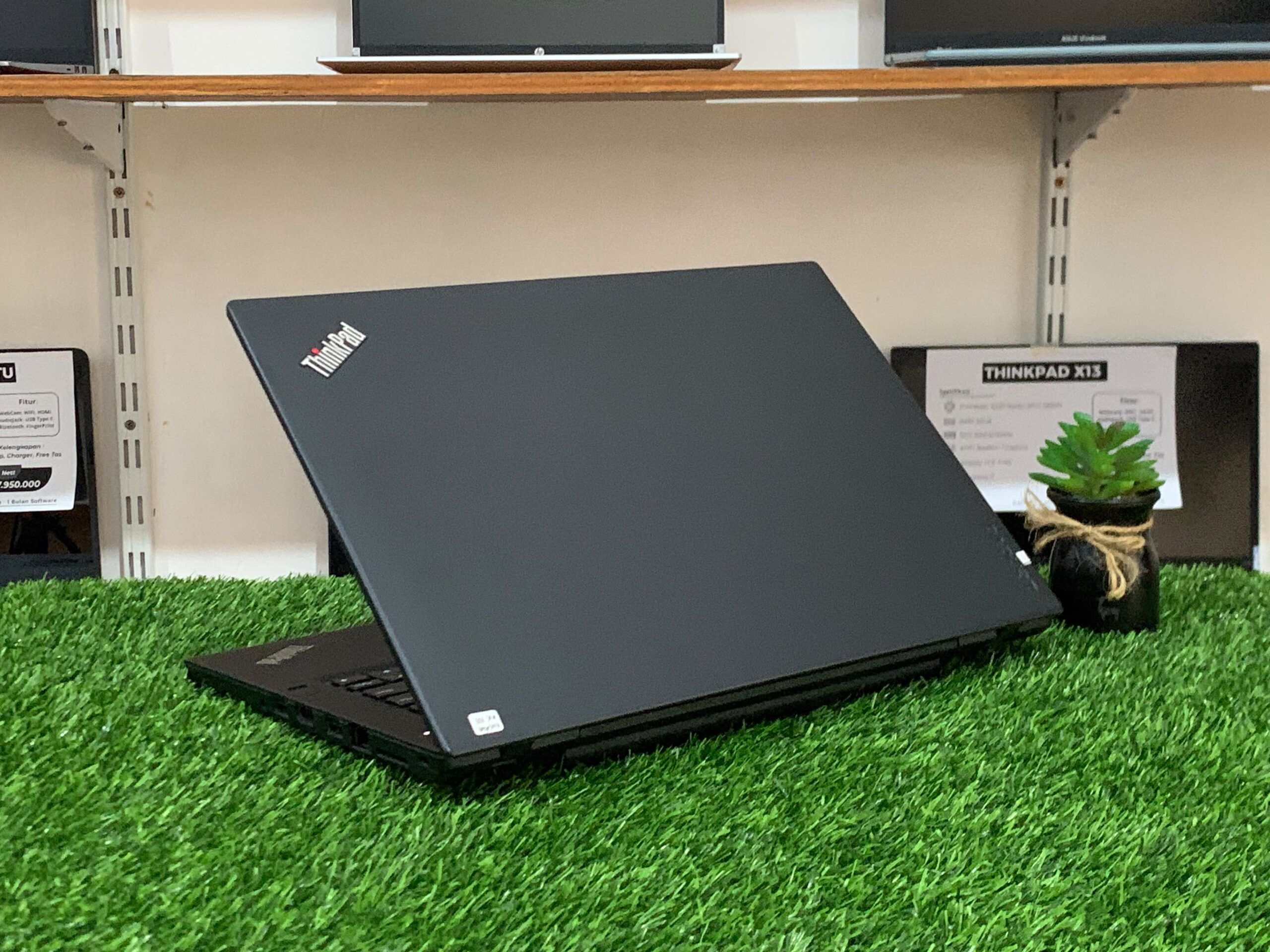 LENOVO THINKPAD T480 Intel Core i7-8650U (RAM 8GB/SSD 256GB NVMe) NVIDIA MX150 (2GB) / 14" FHD - Gambar 6