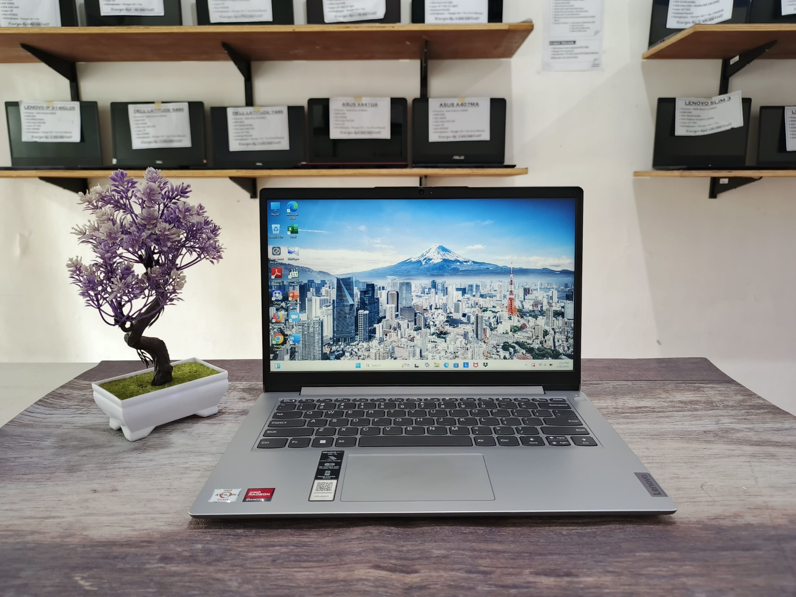 LAPTOP LENOVO IP 1-14AMN7 I AMD ATHLON SILVER 7120U ( RAM 8GB / SSD 256GB NVMe )