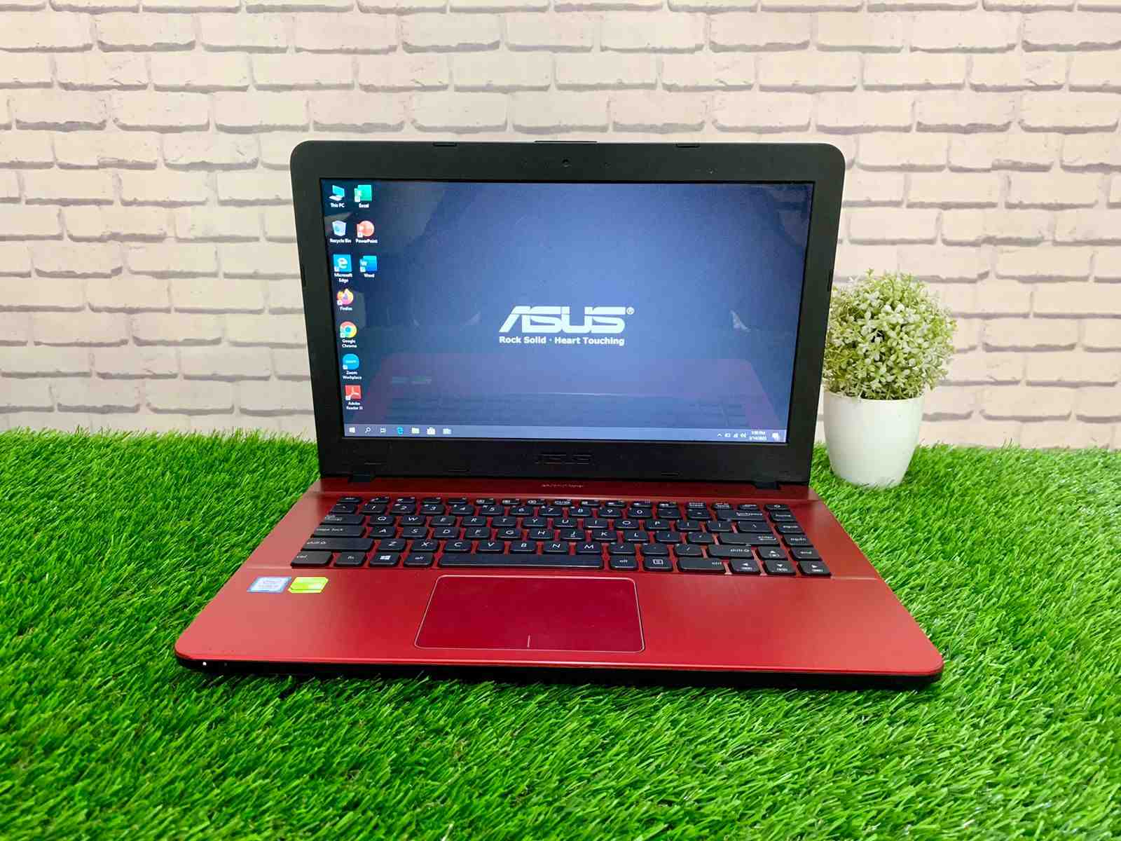 ASUS X441UV Intel Core i3-6006U / Ram 4GB / SSD 256GB / Nvidia 920MX