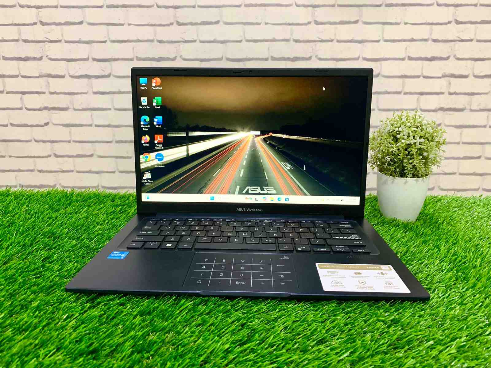 ASUS VivoBook 14 X1404ZA Intel Core i3-1215U / Ram 8GB / SSD 256GB / 14" FHD / Garansi Aktif