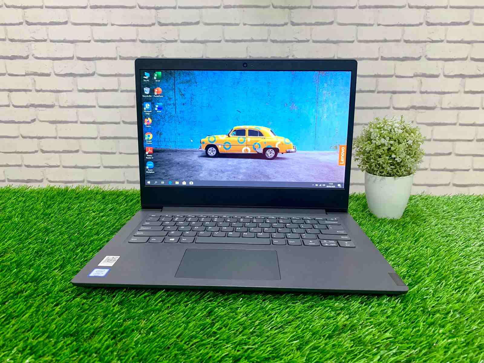 LENOVO V14-IWL Inte Core i3-8145U / Ram 4GB / SSD 256GB / 14" Murah