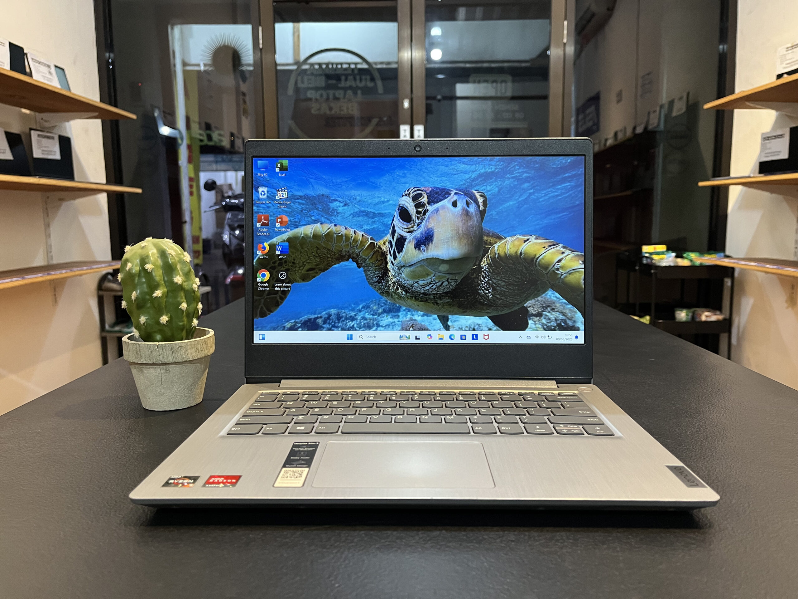 LENOVO SLIM 3 14ADA05 (Ryzen 3 3250U / 8 GB / SSD 256 GB)