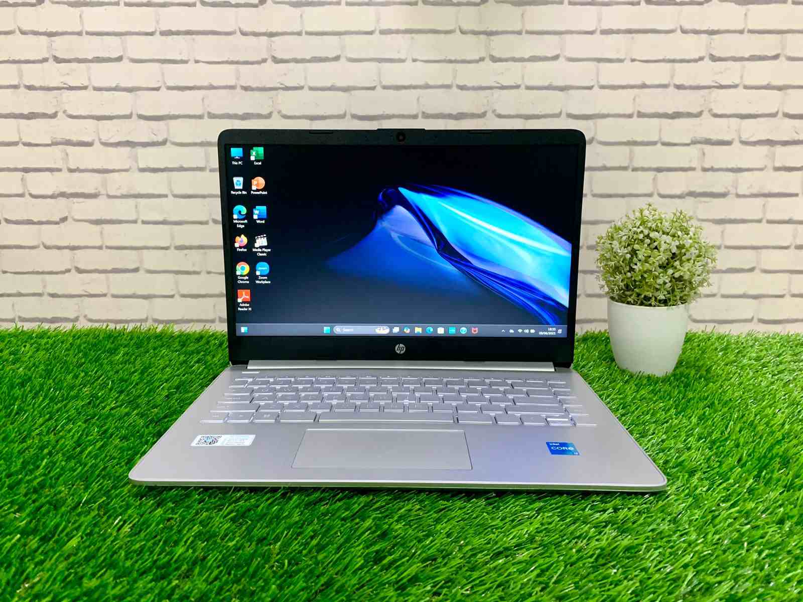 HP 14s-DQ5127TU Intel Core i3-1215U / Ram 8GB / SSD 512GB / 14" FHD / Garansi Aktif