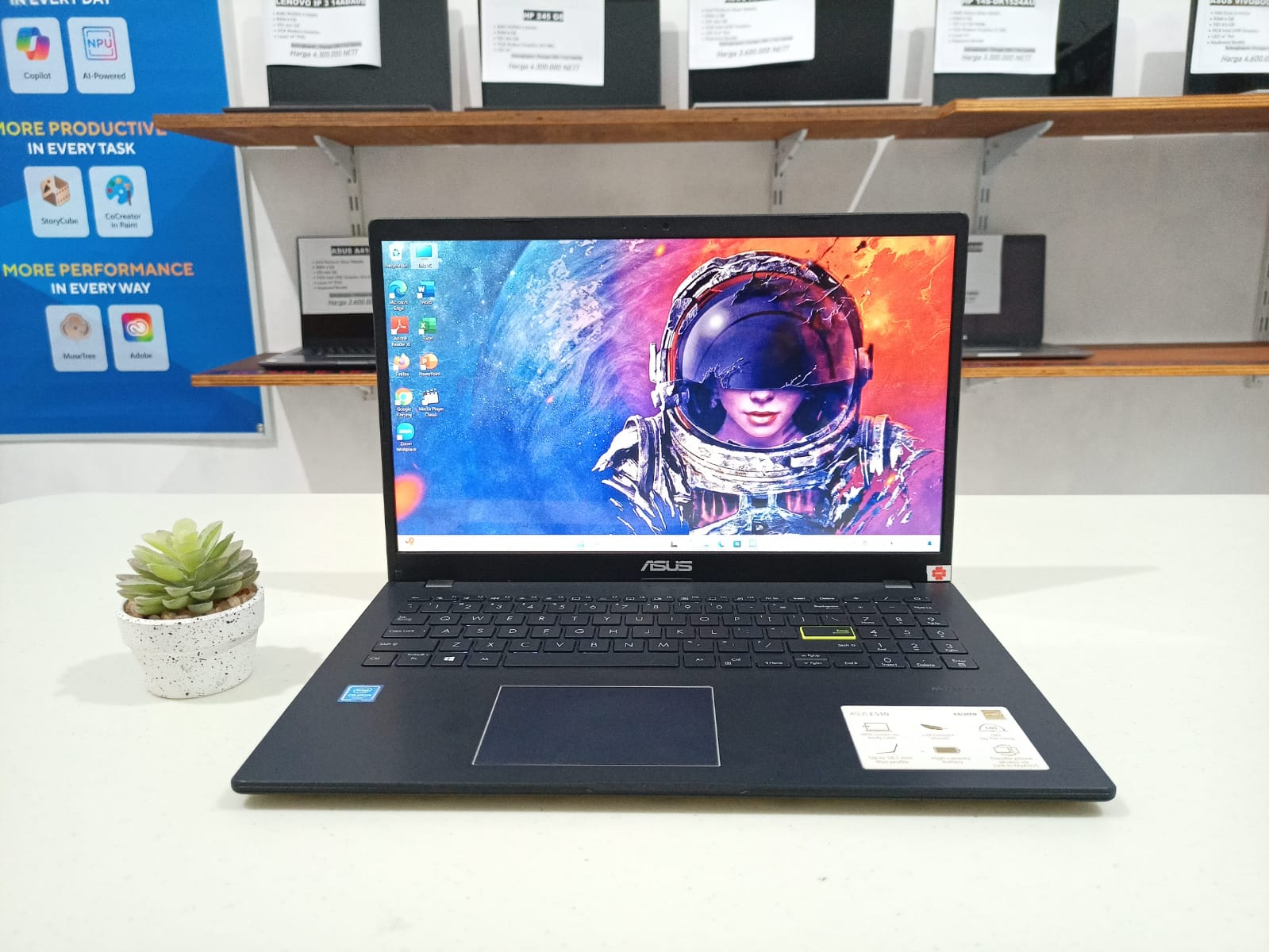 ASUS E510MA Celeron N4020/4 GB/ eMMC 128 GB)