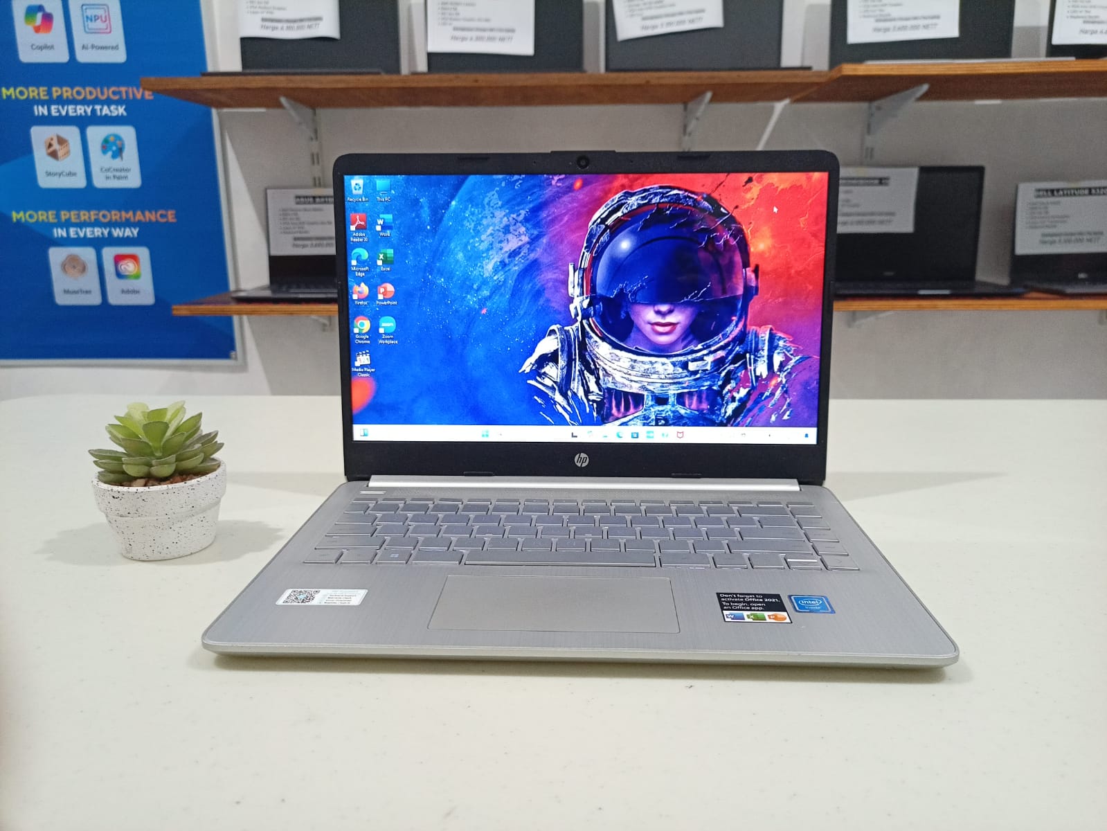 HP 14S-DQ0501TU Celeron N4120/ 4 GB/ SSD 256 GB/ Backlit