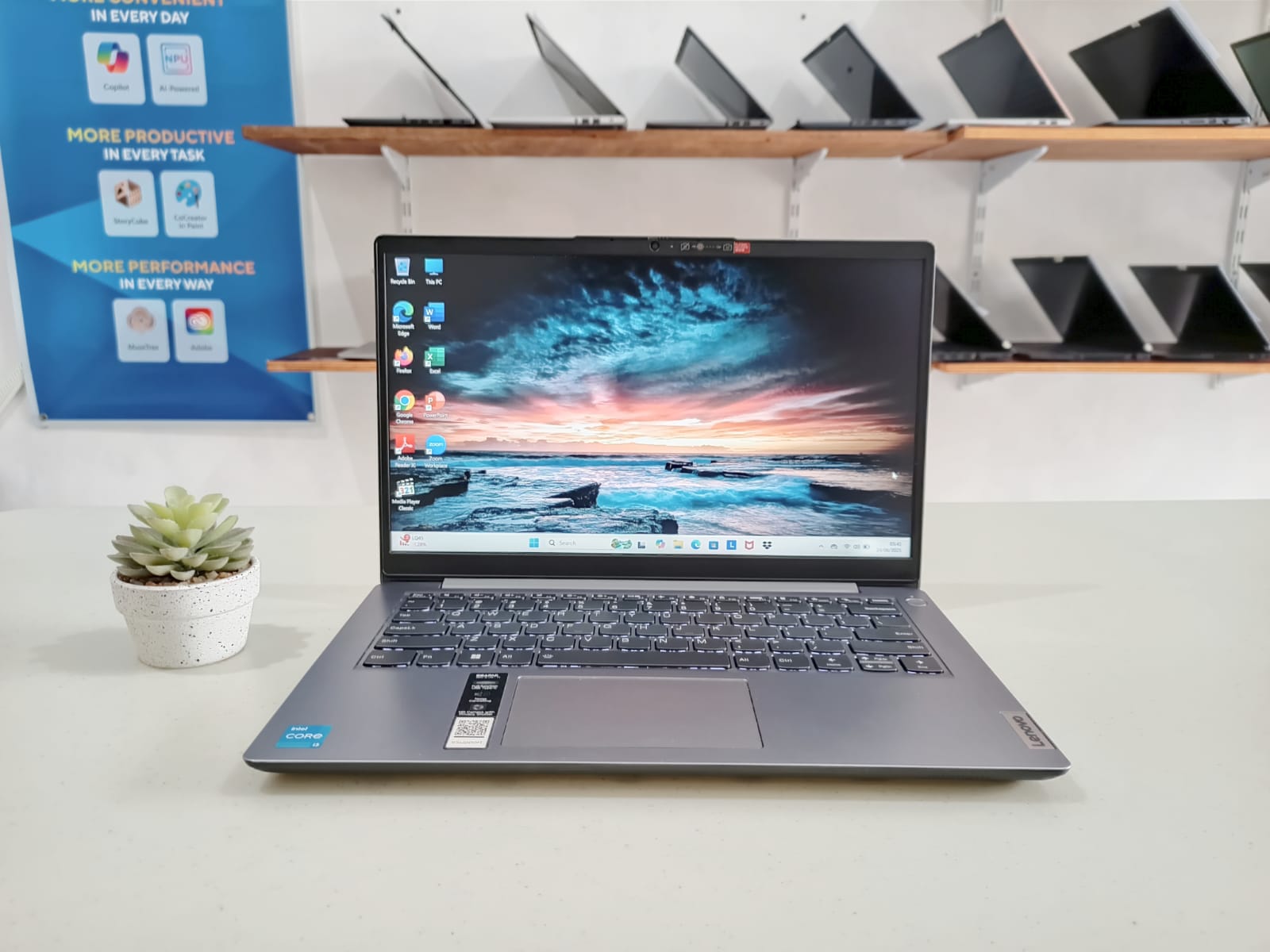 LENOVO IP 3 14IAU7 Core i3-1215U/ 8 GB/ Ssd 512 GB/ Garansi