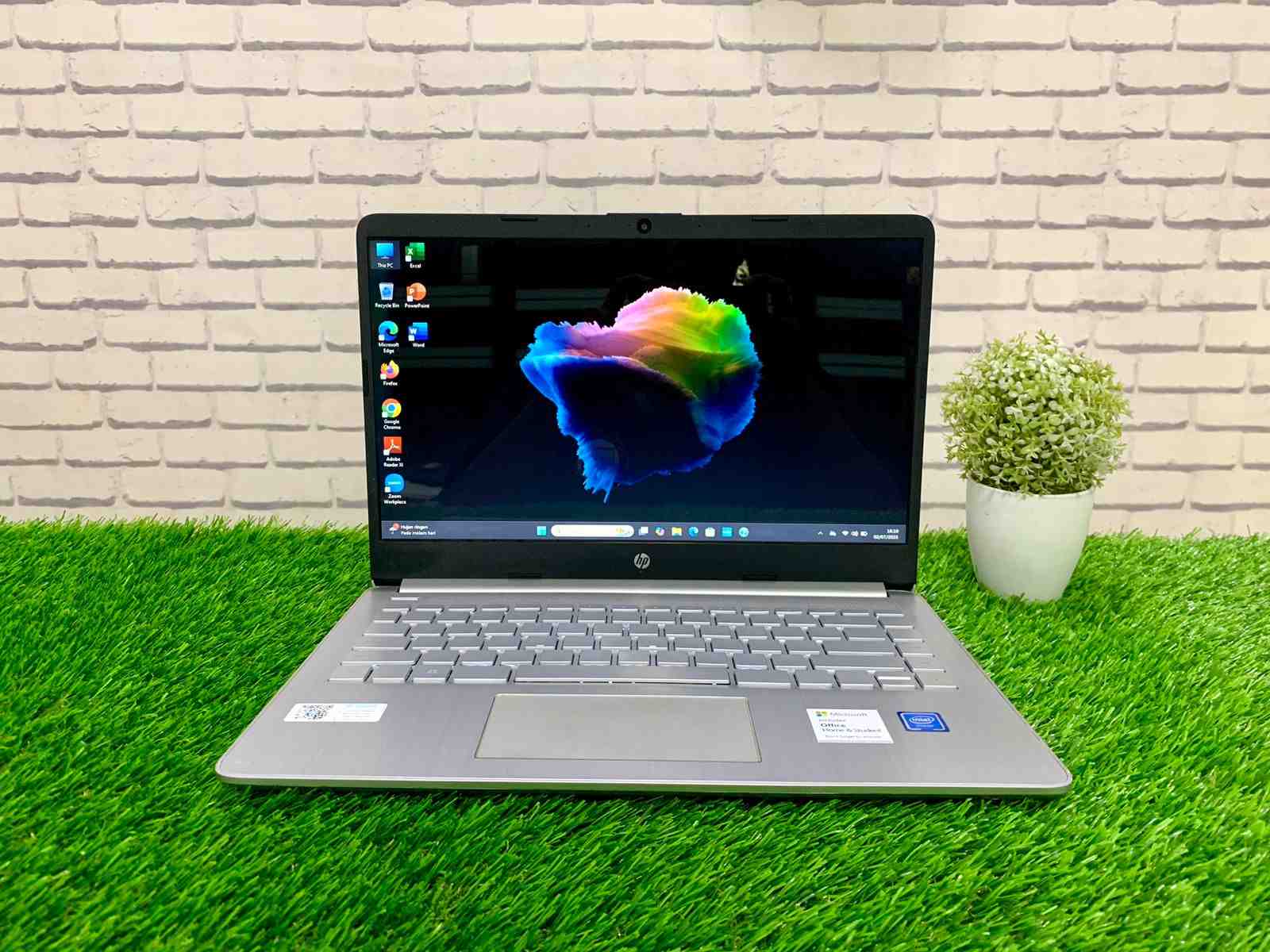 HP 14s-DQ0508TU Intel Celeron N4120 / Ram 4GB / SSD 256GB / Keyboard Backlit