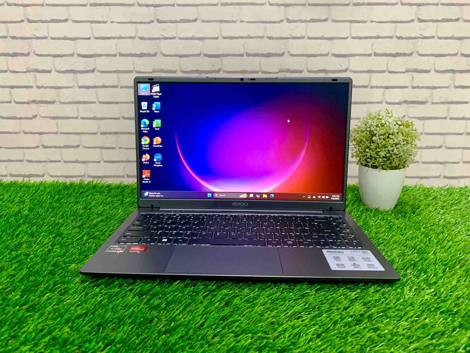AXIOO MyBook Hype 5 AMD X5-2 Ryzen 5 7430U / Ram 8GB / SSD 256GB / Radeon Graphic