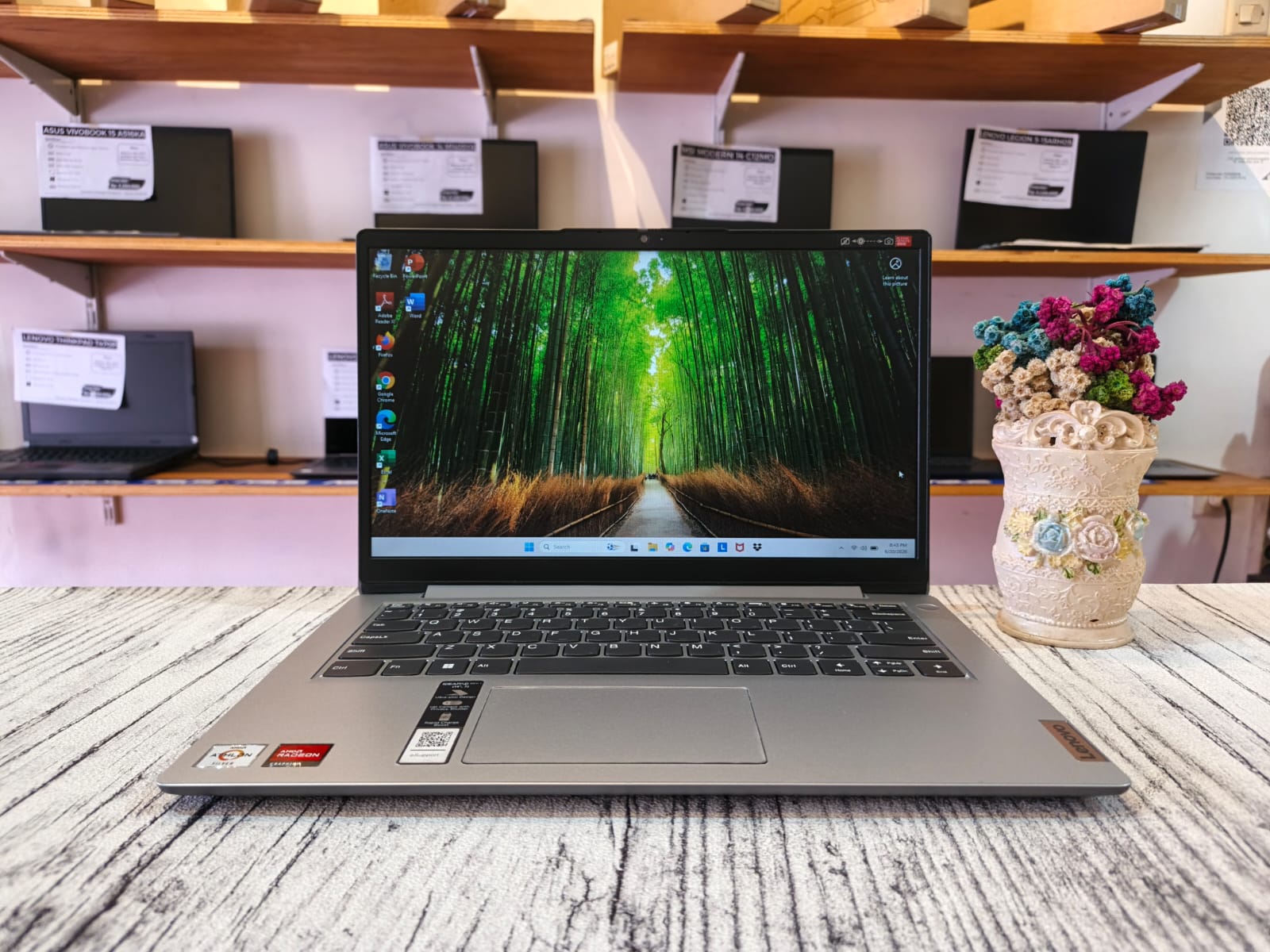 LENOVO IDEAPAD 1 - 14AMN7 AMD Athlon Silver 7120U (Ram 8GB / SSD 256GB NVMe) Radeon Graphics